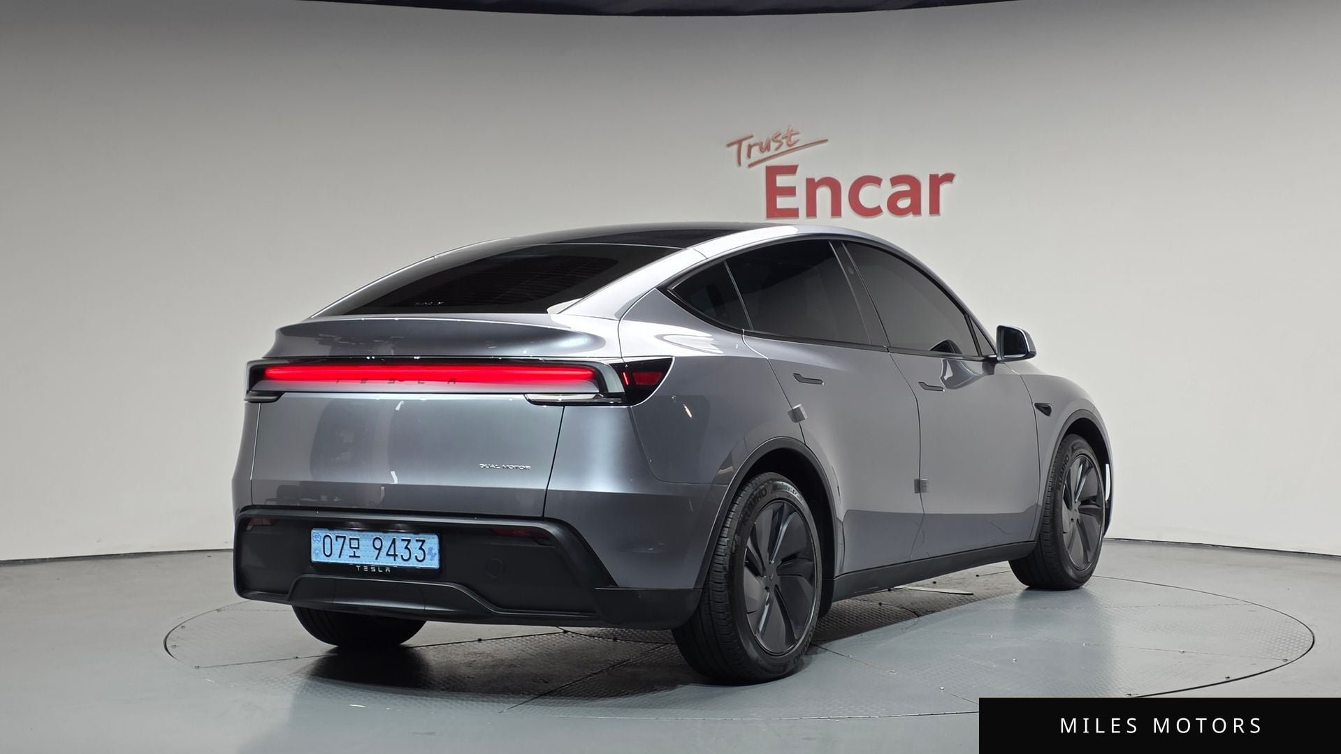 Tesla Model Y 2025 — фото 1 из 12