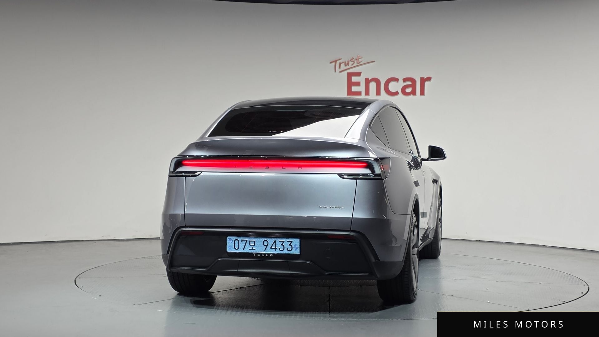 Tesla Model Y 2025 — миниатюра 3