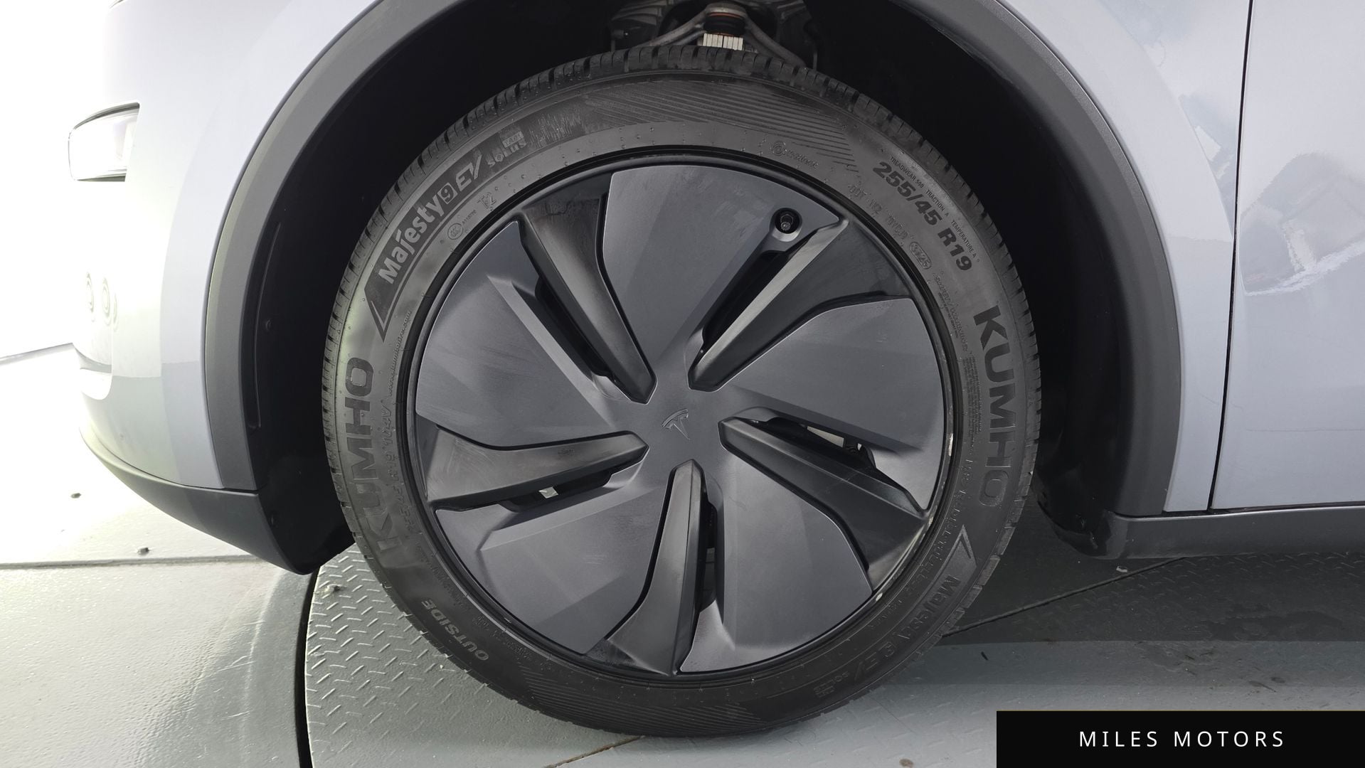 Tesla Model Y 2025 — миниатюра 4