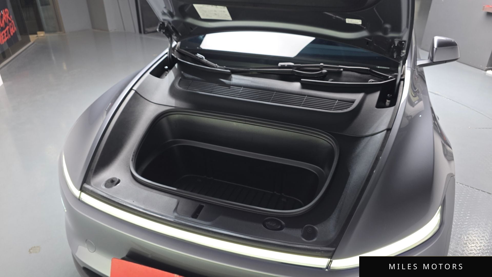 Tesla Model Y 2025 — миниатюра 5
