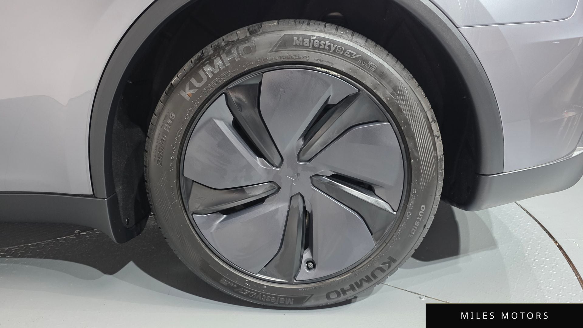 Tesla Model Y 2025 — миниатюра 6