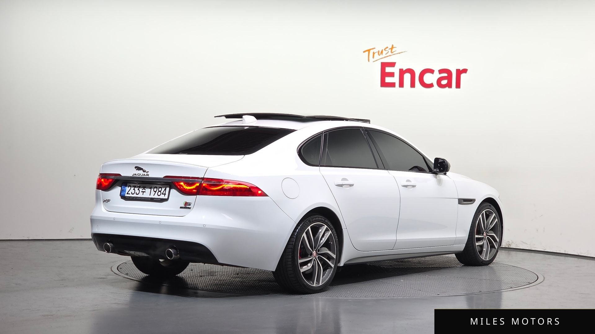 Jaguar XF (X260) 2017 — миниатюра 2