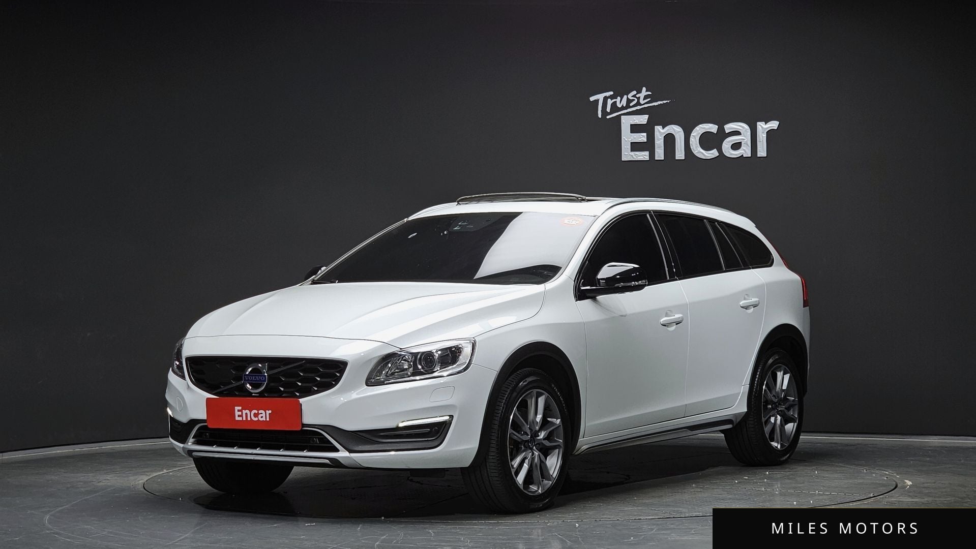 Volvo V60 2018 — фото 1 из 12