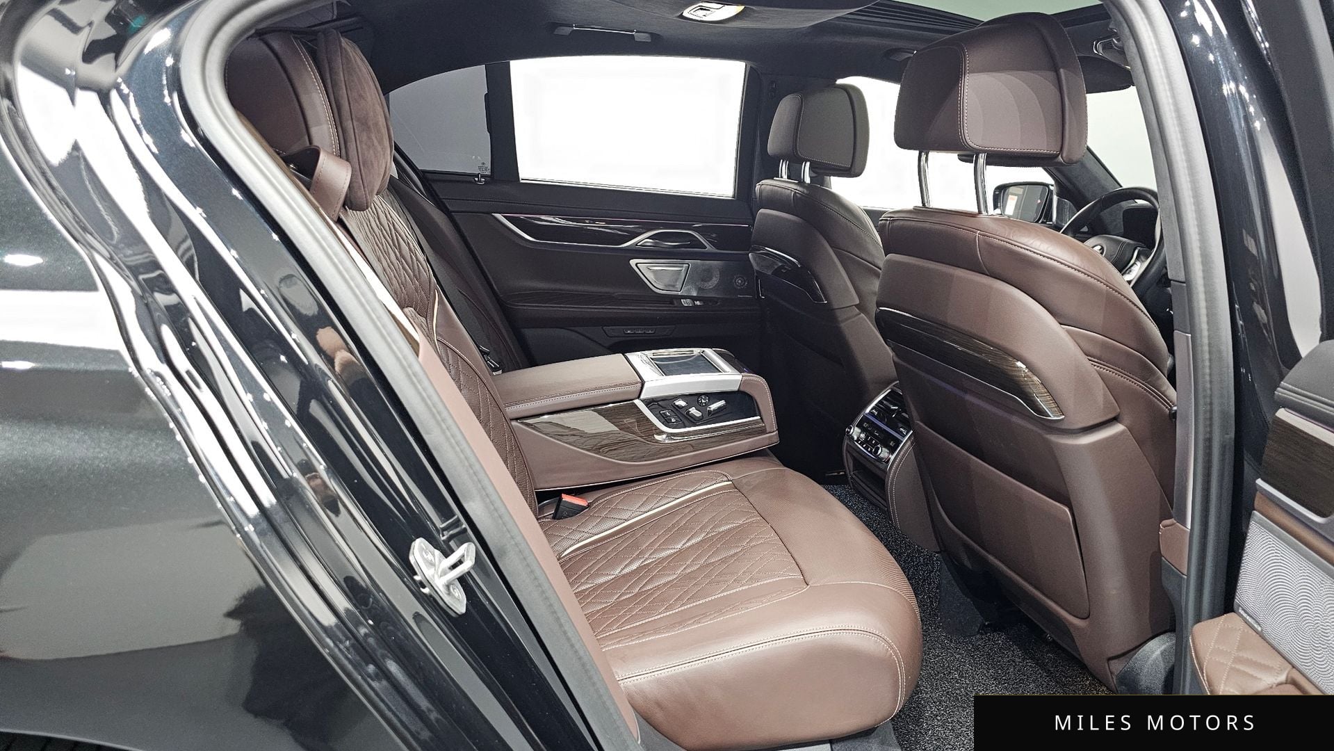 BMW 7 Series (G11) 2022 — миниатюра 11