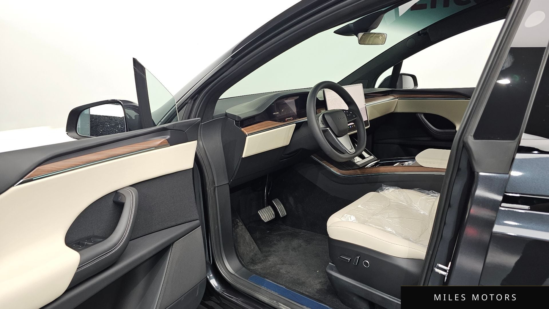 Tesla Model X 2026 — миниатюра 10