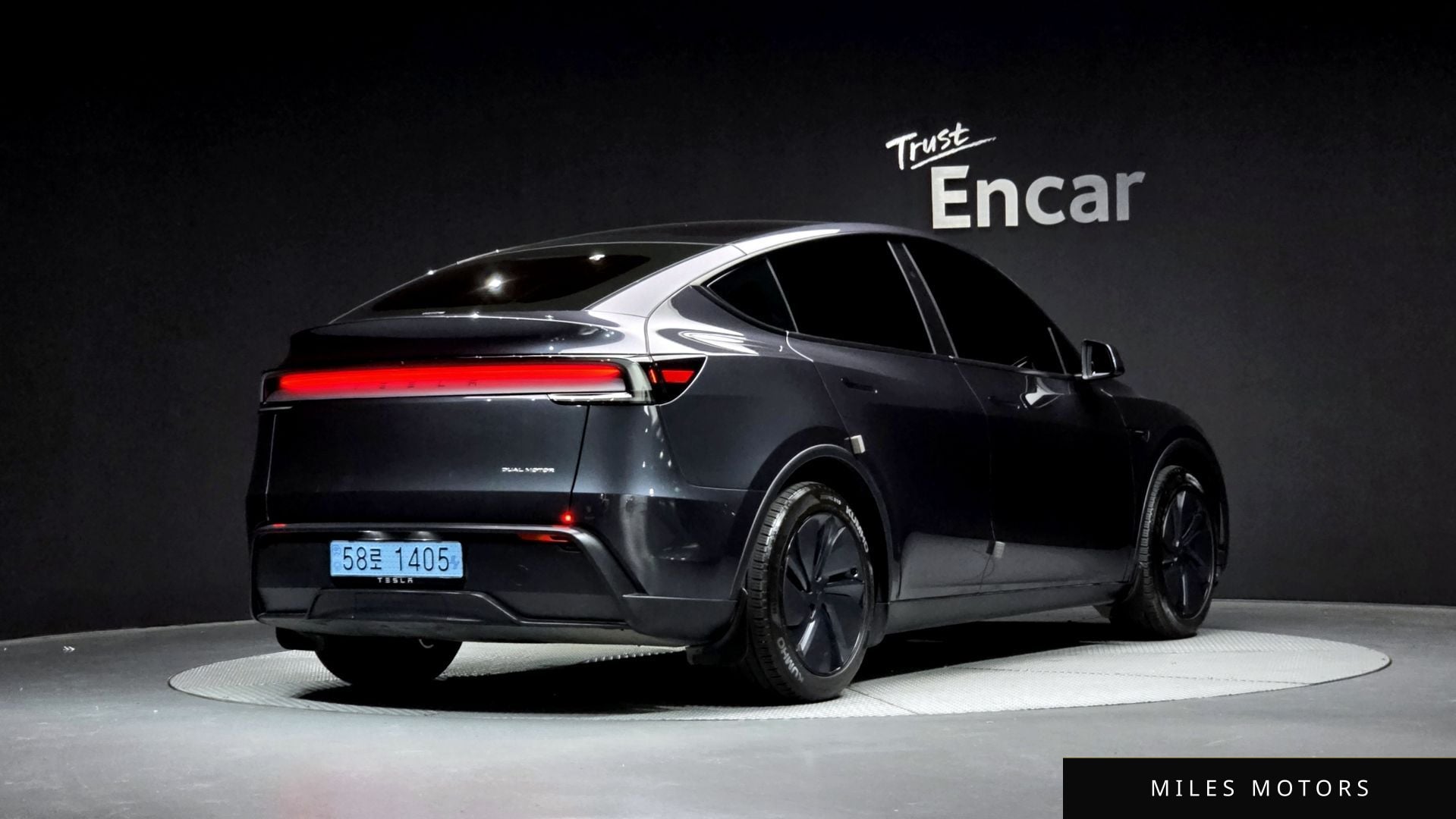 Tesla Model Y 2025 — миниатюра 2