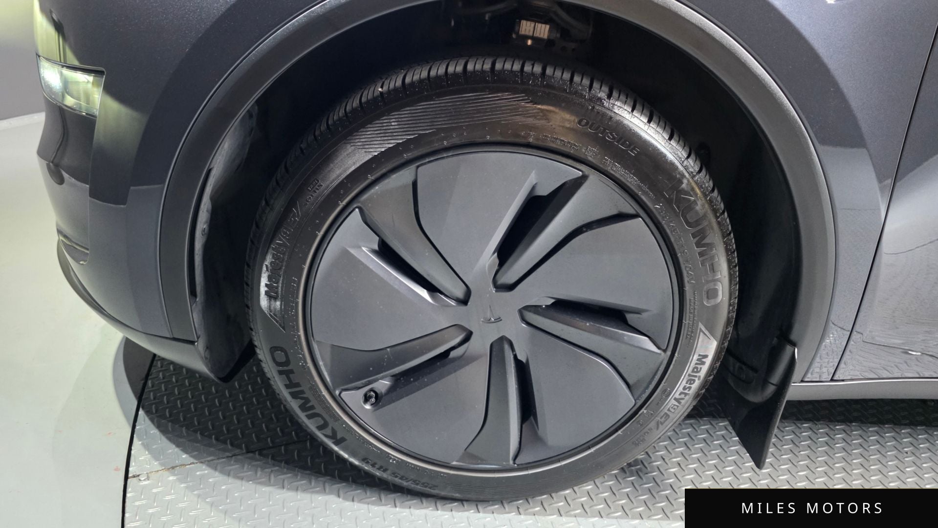 Tesla Model Y 2025 — миниатюра 5