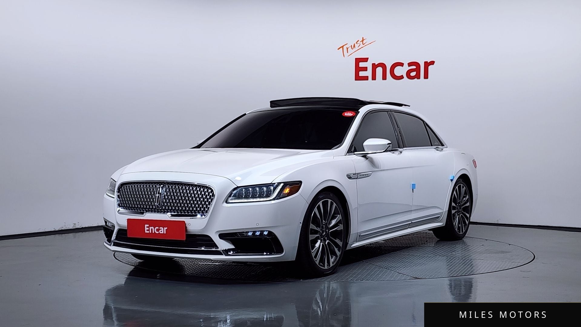 Lincoln Continental 2018 — фото 1 из 12