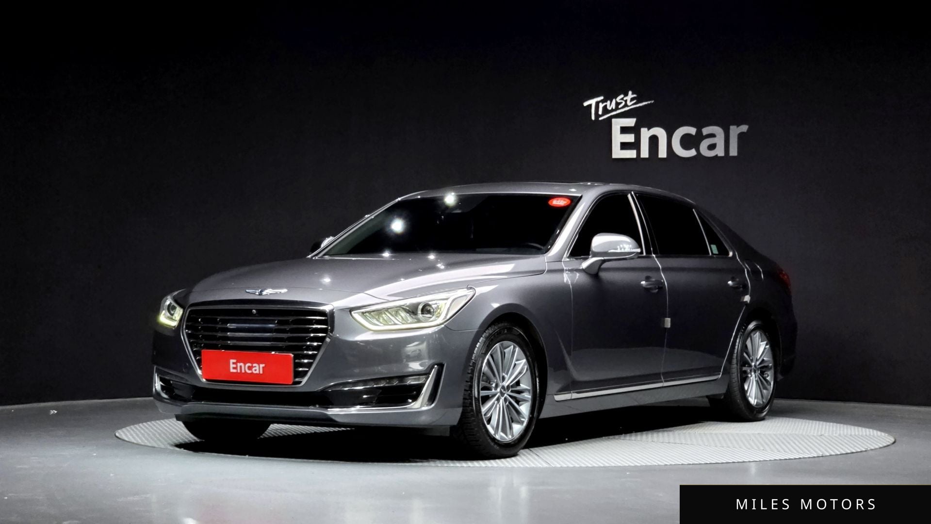 Genesis EQ900 2016 — фото 1 из 12