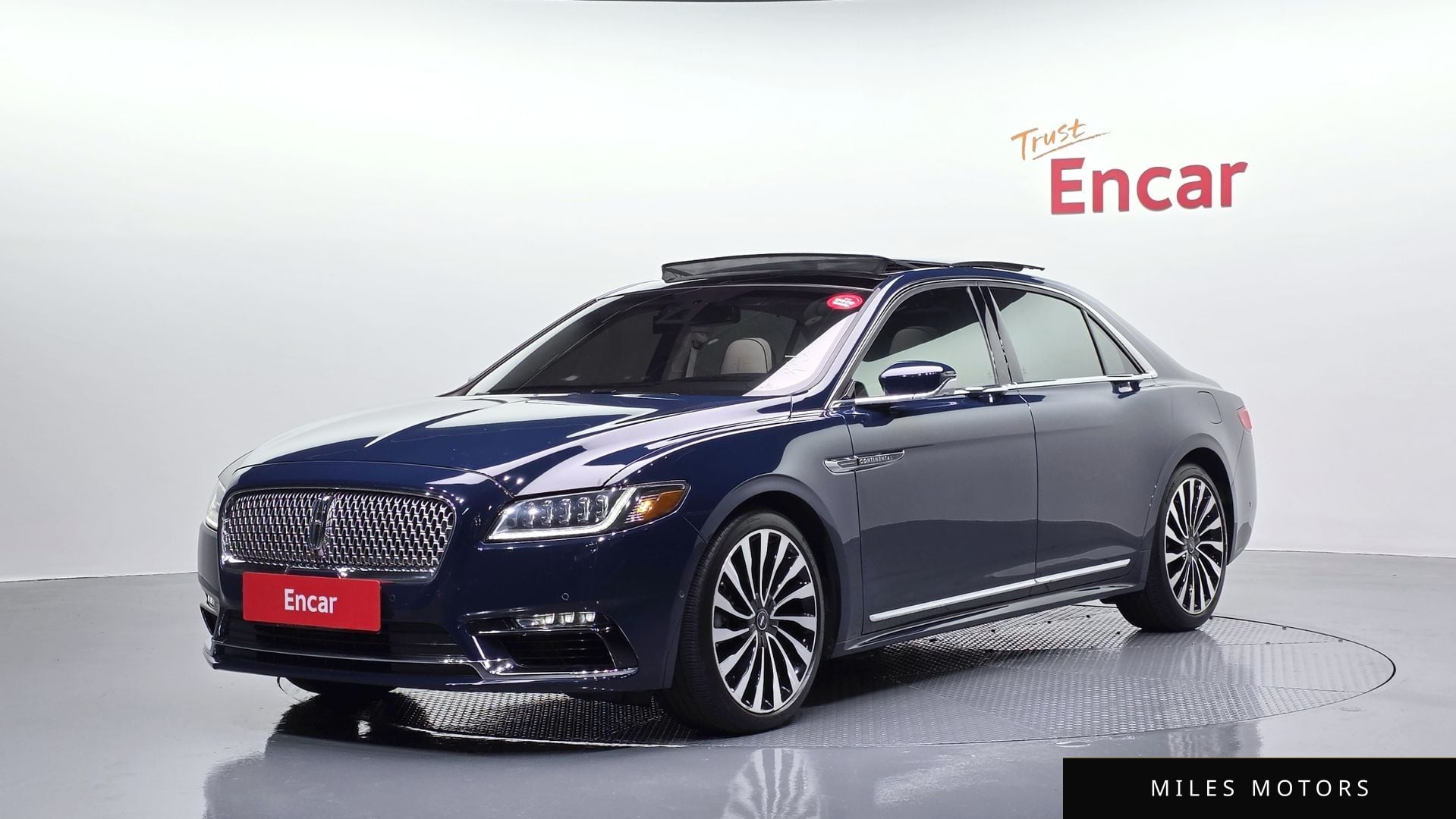 Lincoln Continental 2019 — фото 1 из 12