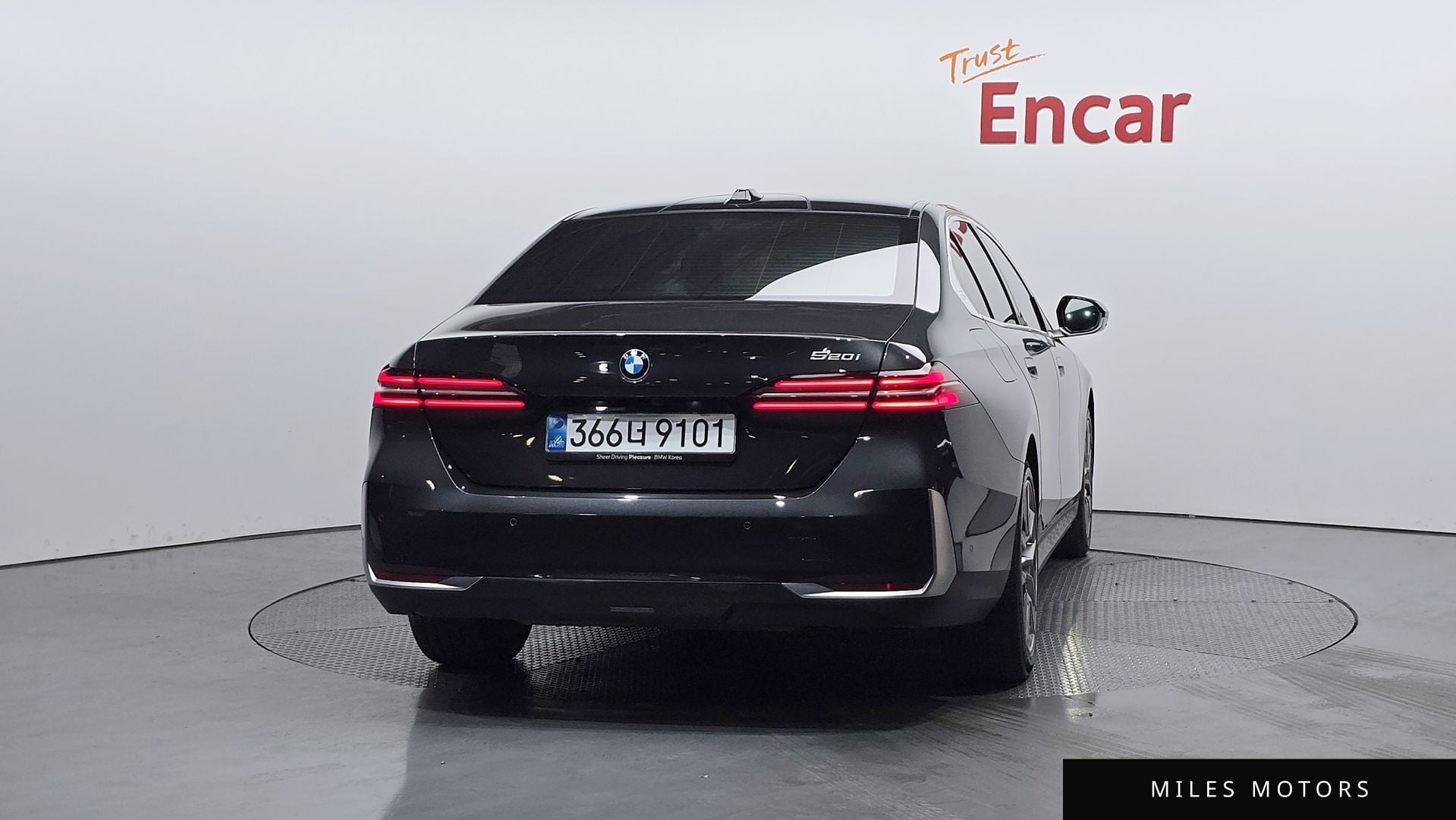BMW 5 Series (G60) 2025 — миниатюра 3