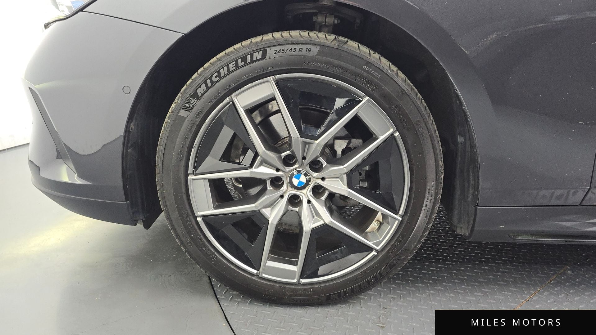 BMW 5 Series (G60) 2025 — миниатюра 4
