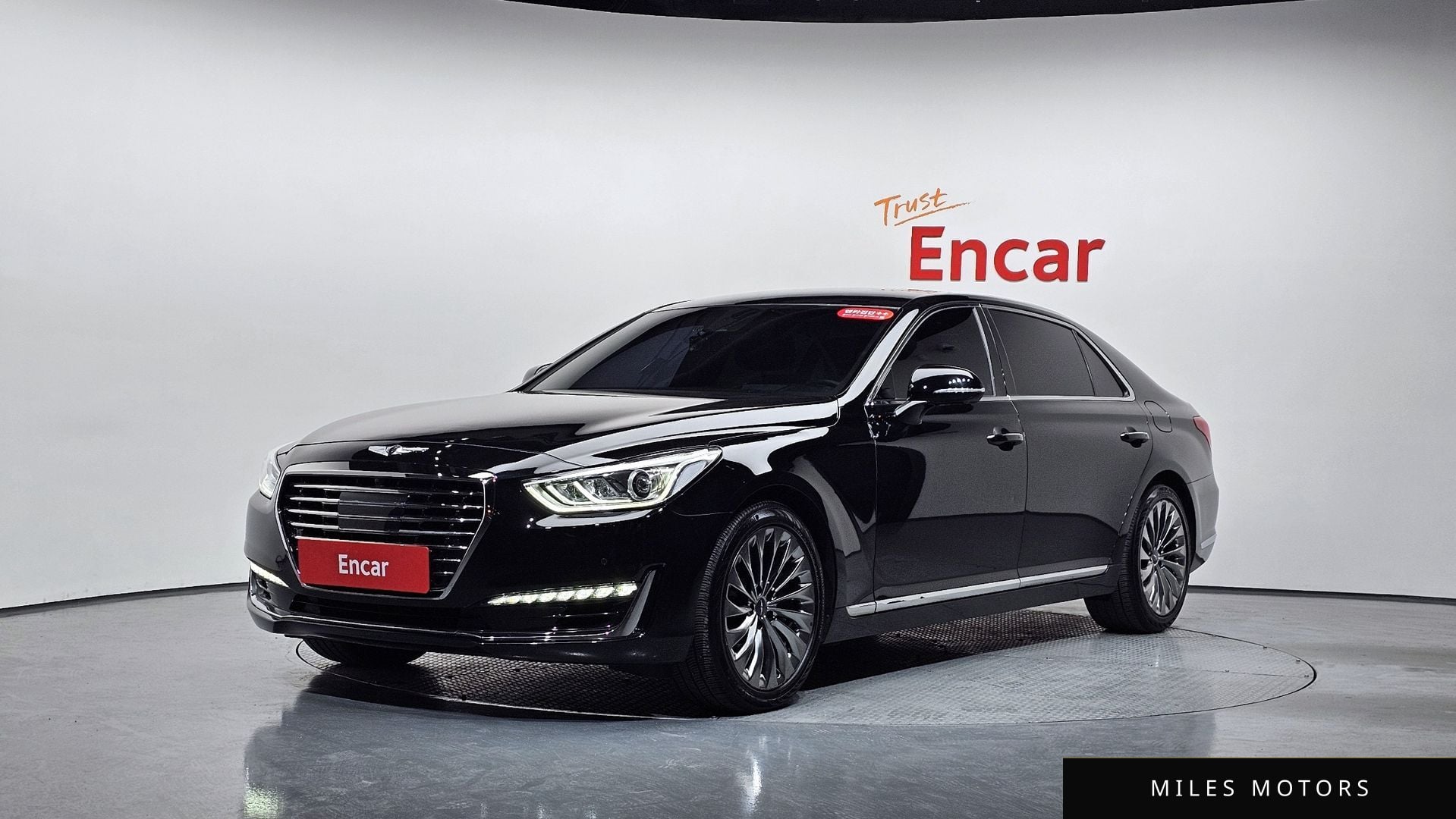 Genesis EQ900 2017 — фото 1 из 12
