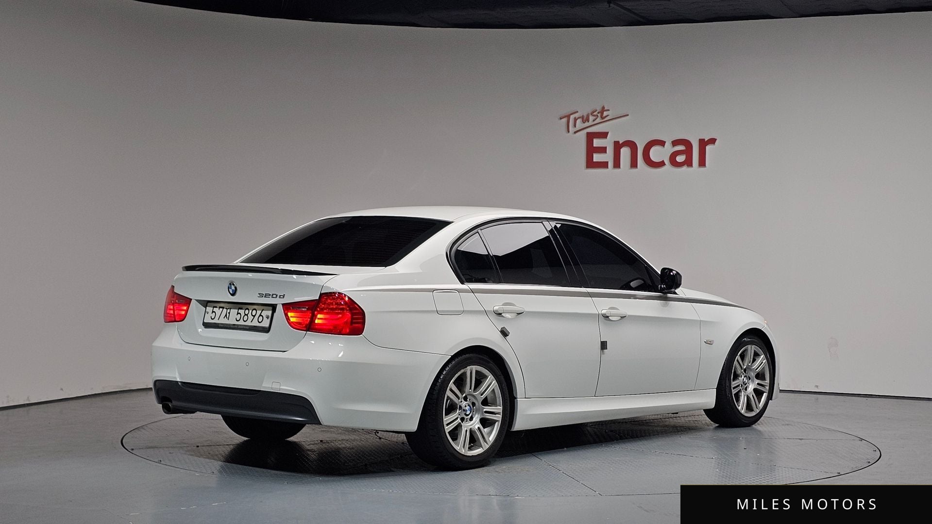 BMW 3 Series (E90) 2011 — миниатюра 2