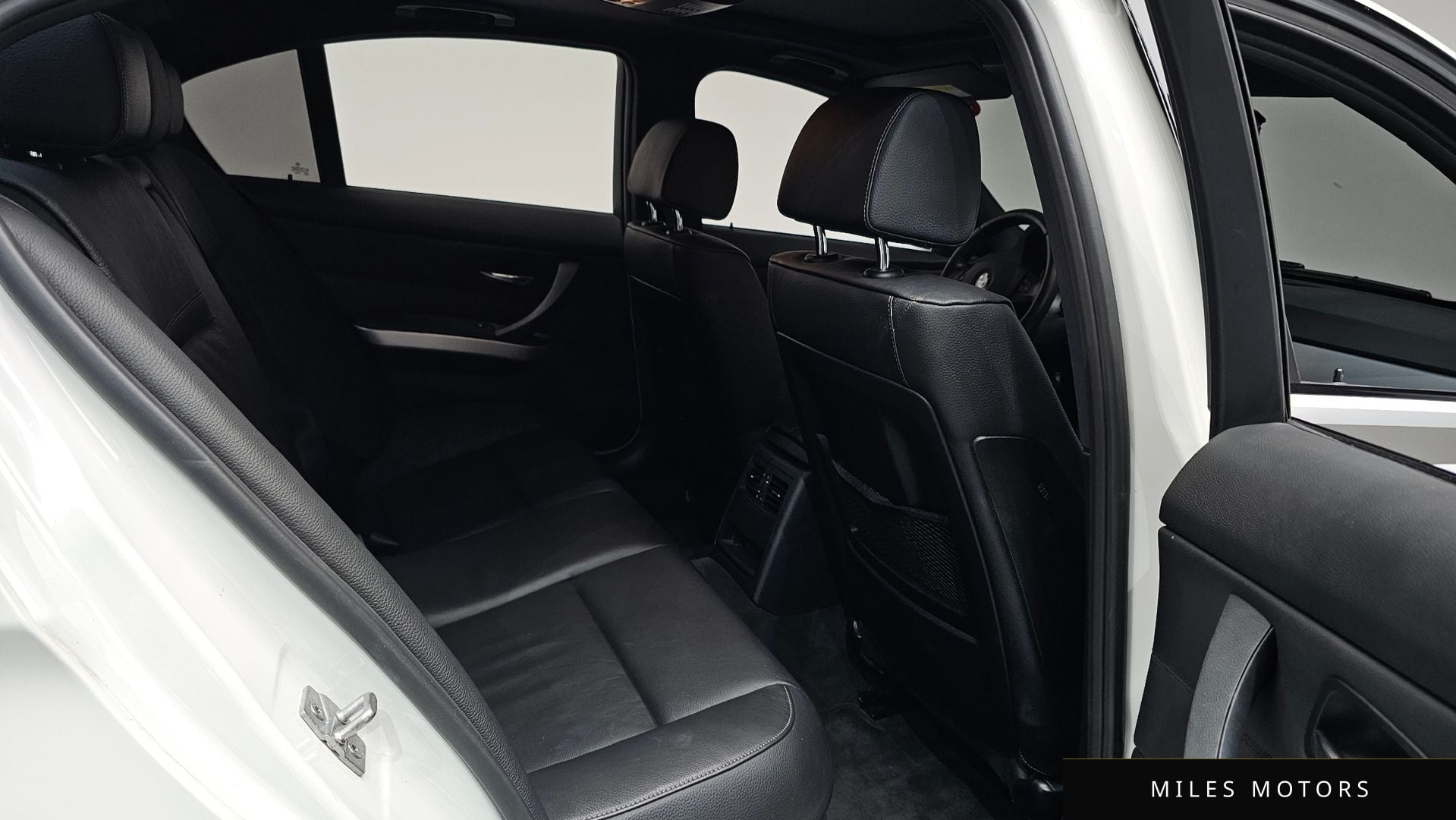BMW 3 Series (E90) 2011 — миниатюра 11