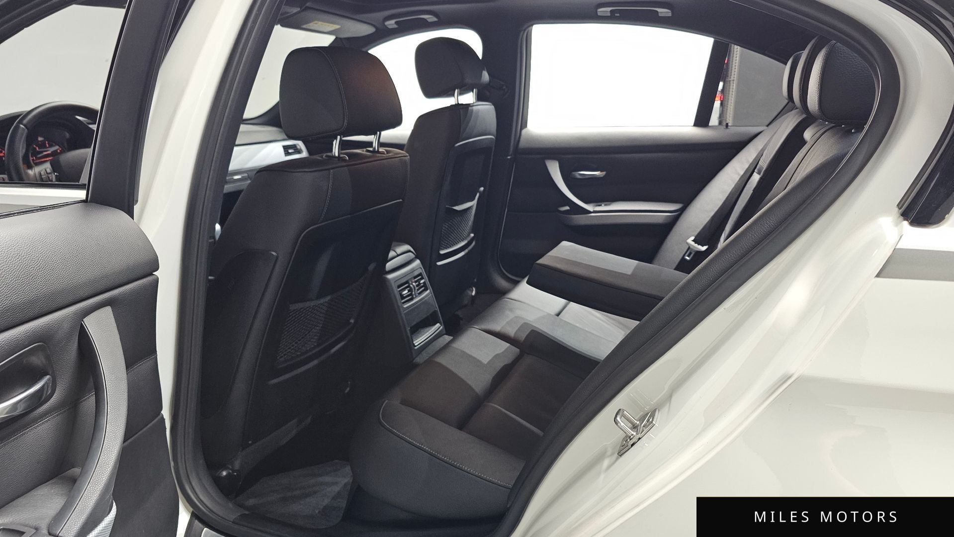 BMW 3 Series (E90) 2011 — миниатюра 12