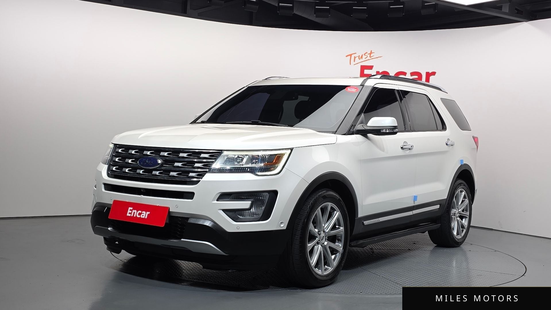 Ford Explorer 2017 — фото 1 из 12