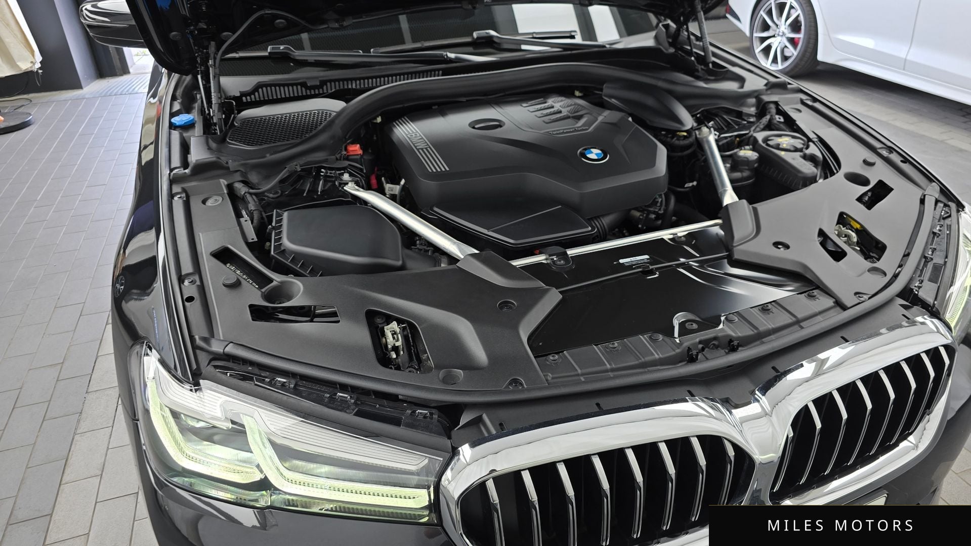 BMW 5 Series (G30) 2023 — миниатюра 6