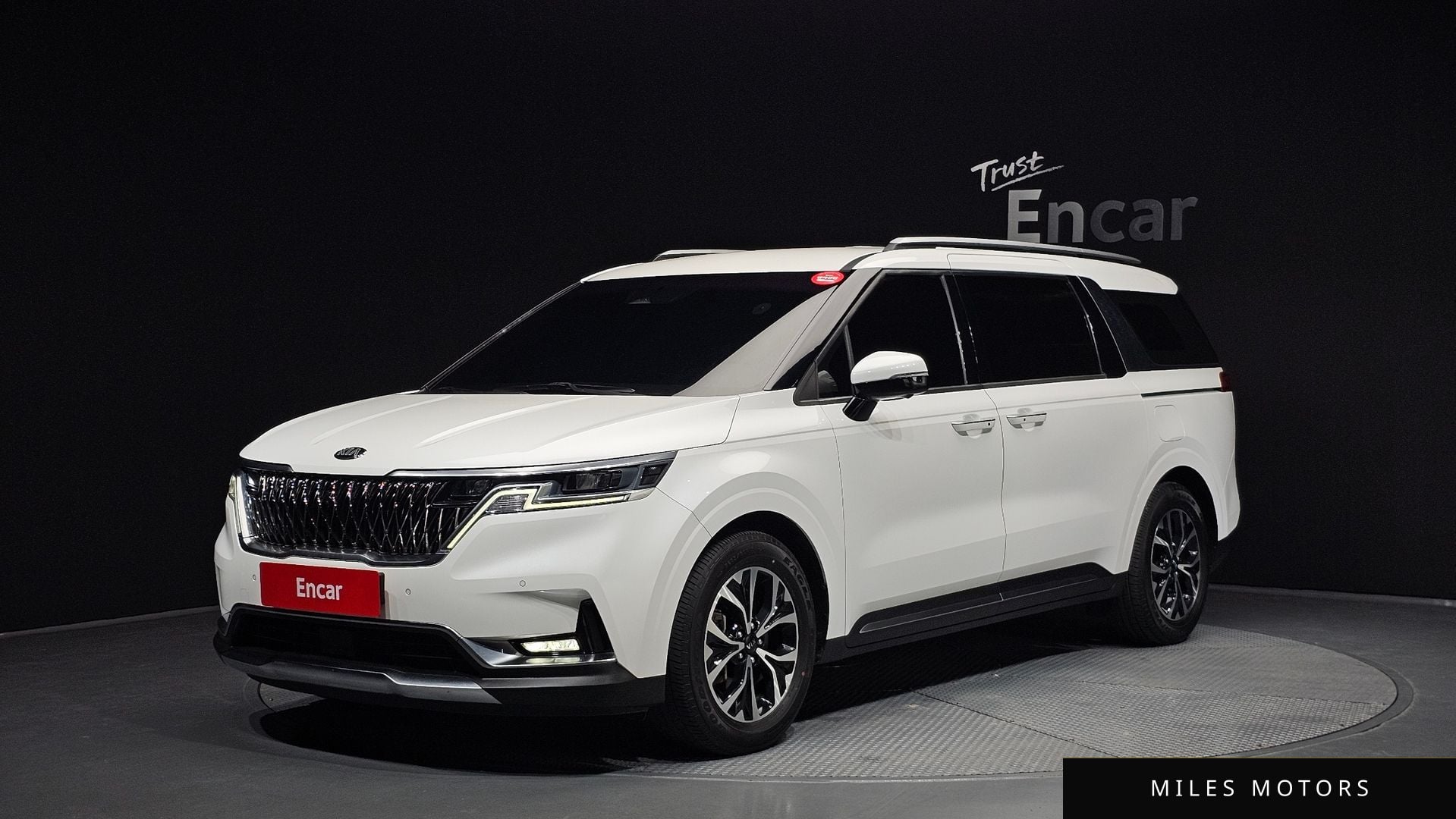 Kia Carnival 2021 — фото 1 из 12