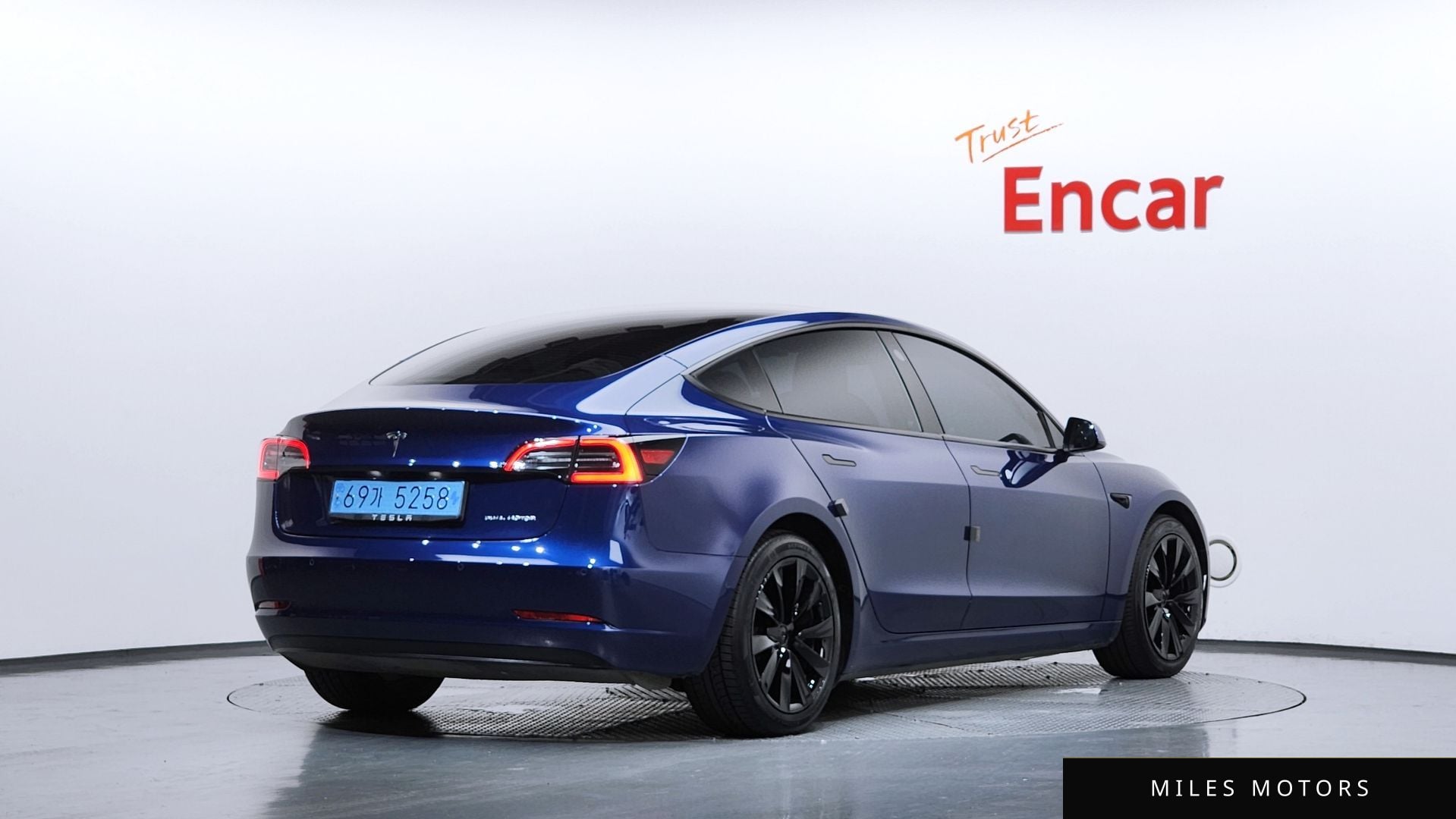 Tesla Model 3 2021 — миниатюра 2