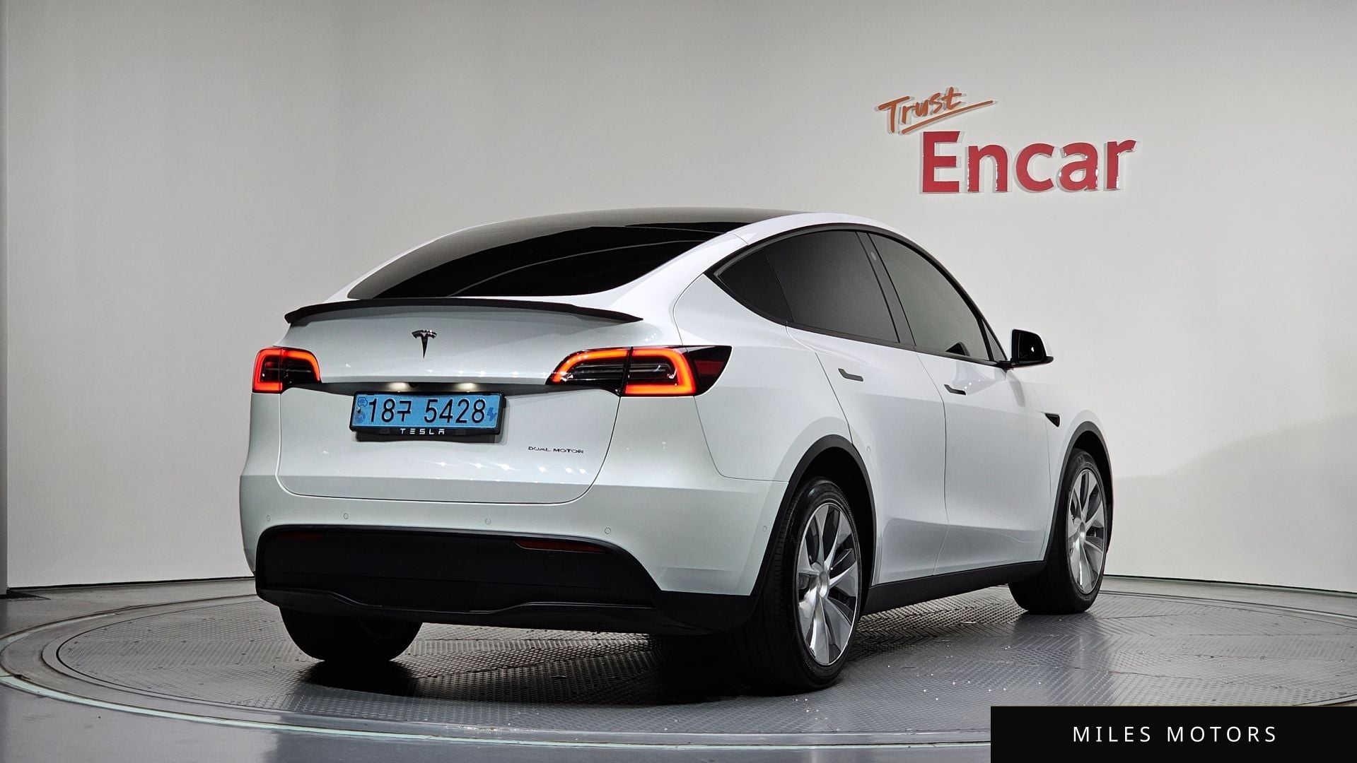 Tesla Model Y 2021 — миниатюра 2