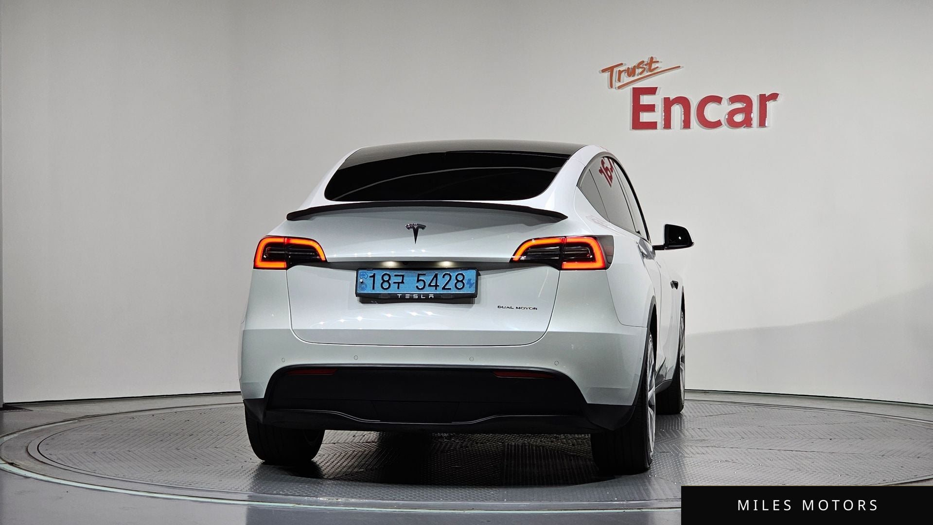 Tesla Model Y 2021 — миниатюра 4