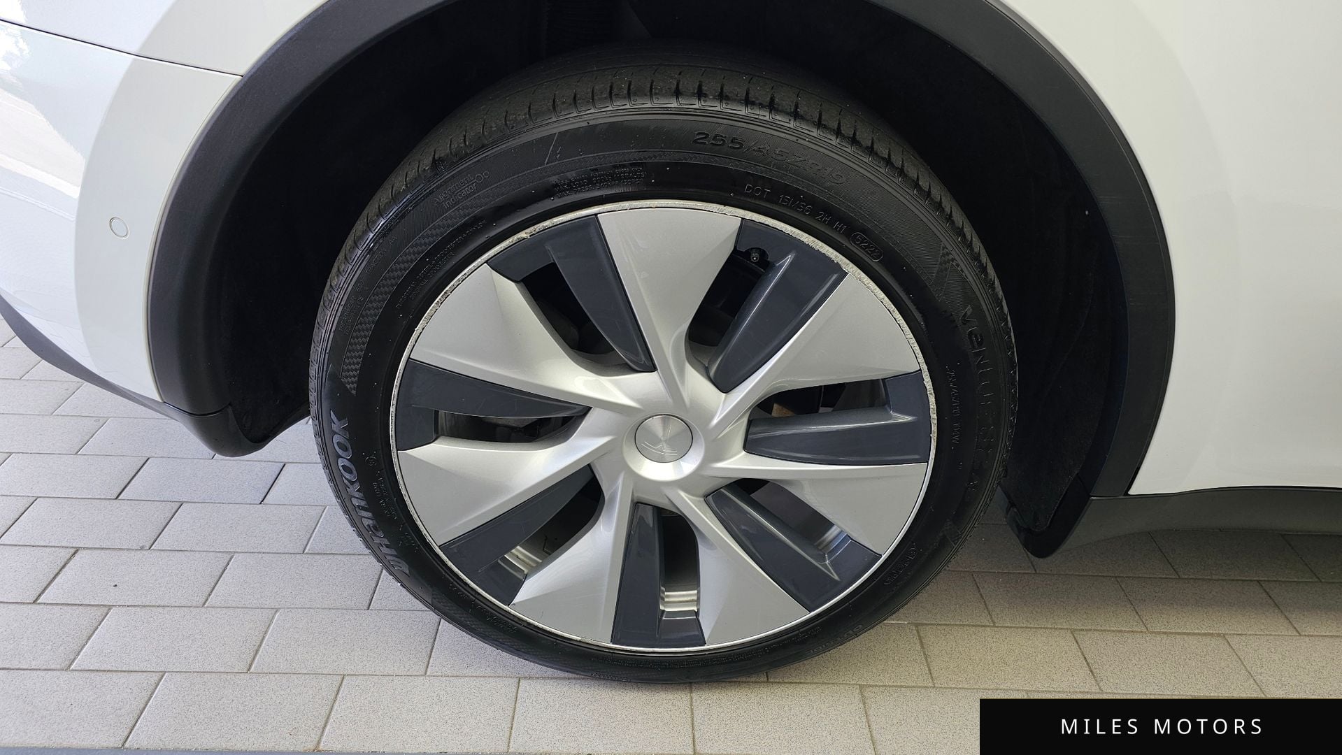 Tesla Model Y 2021 — миниатюра 5