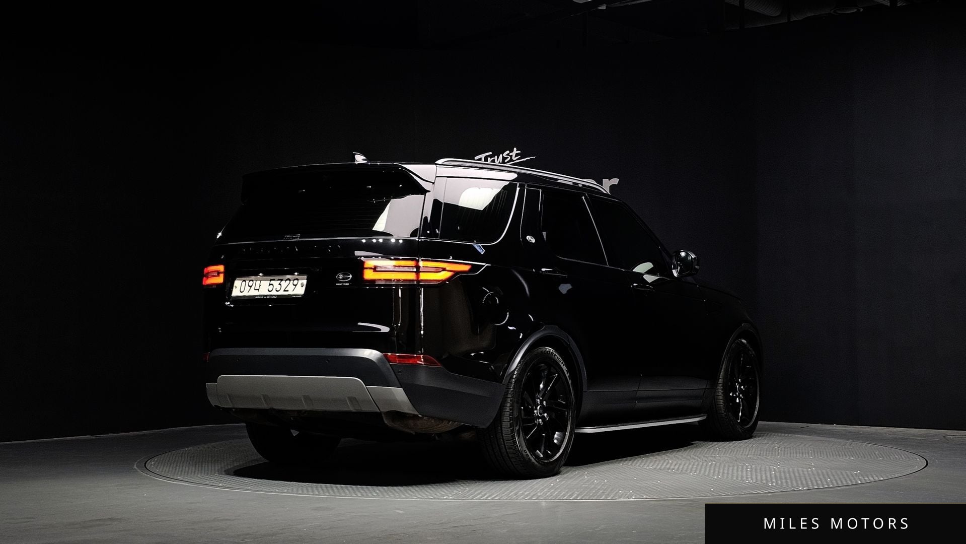 Land Rover Discovery 2018 — миниатюра 2