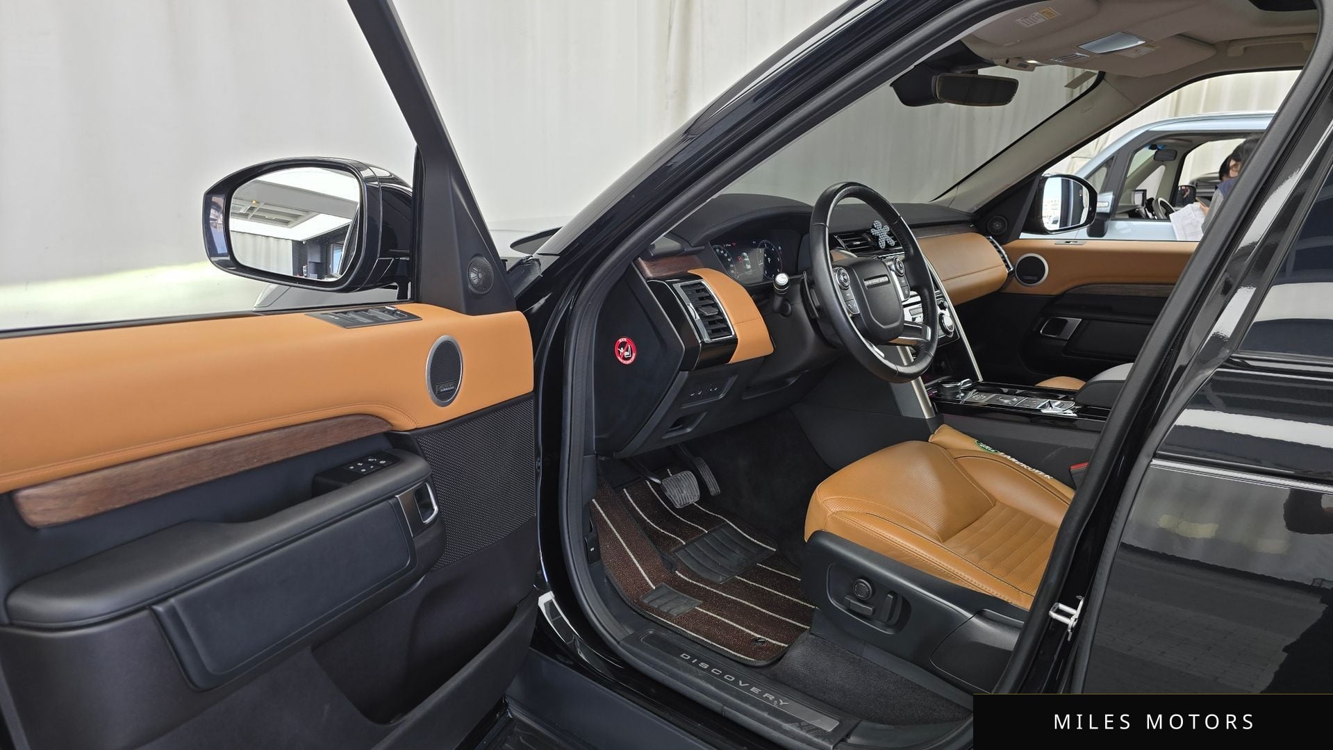 Land Rover Discovery 2018 — миниатюра 10