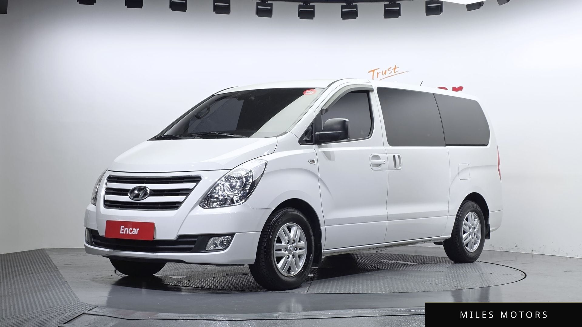 Hyundai Starex 2017 — фото 1 из 12