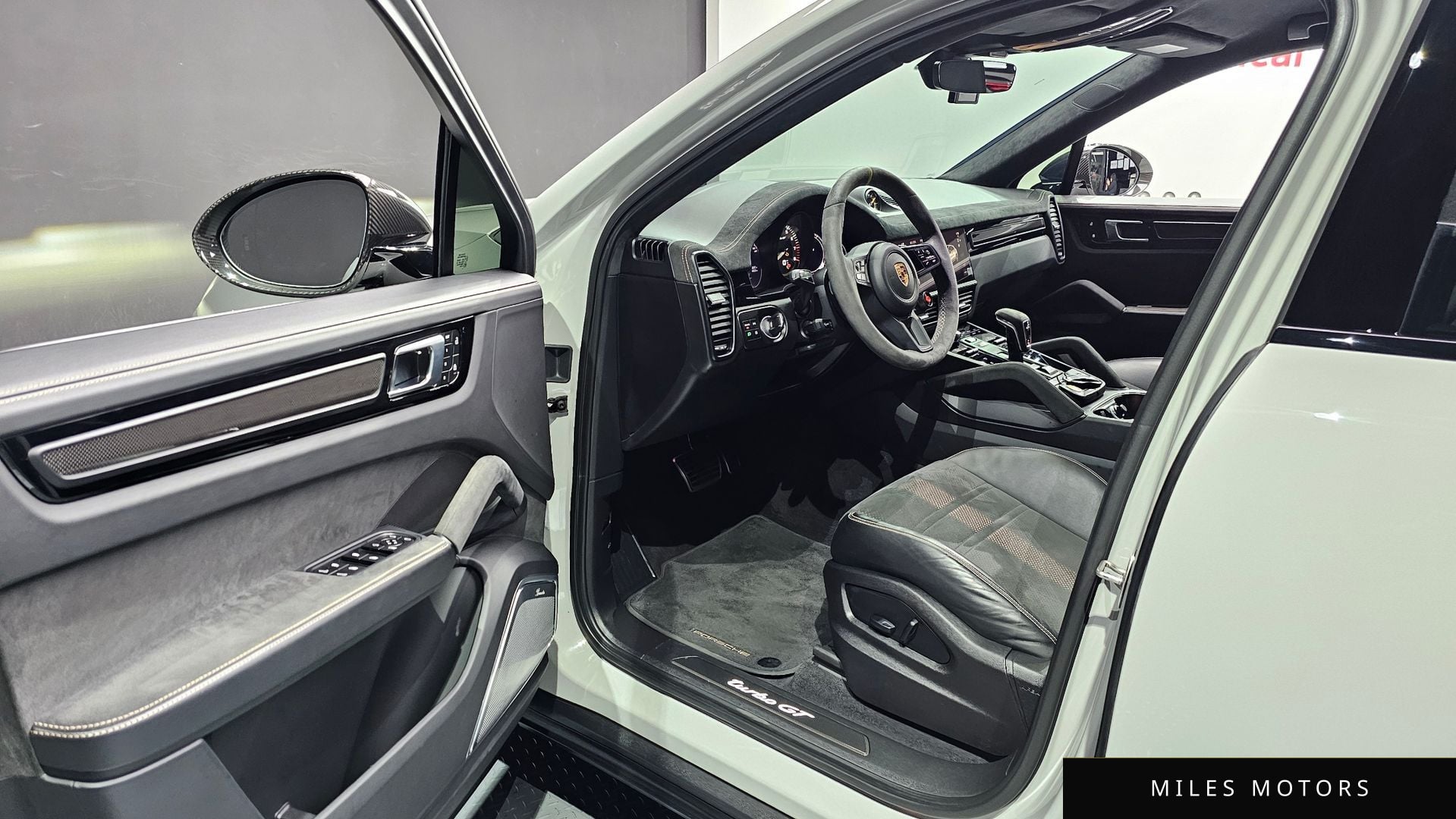 Porsche Cayenne 2022 — миниатюра 10