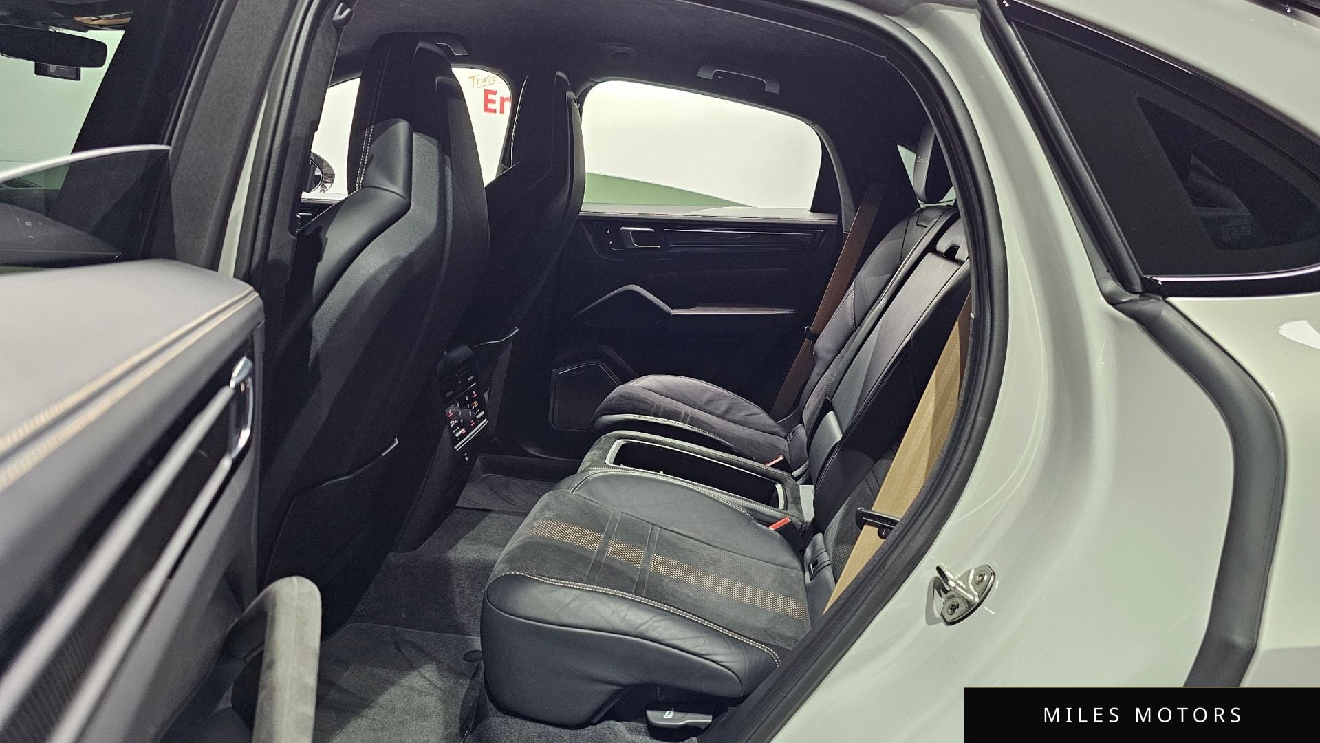 Porsche Cayenne 2022 — миниатюра 12