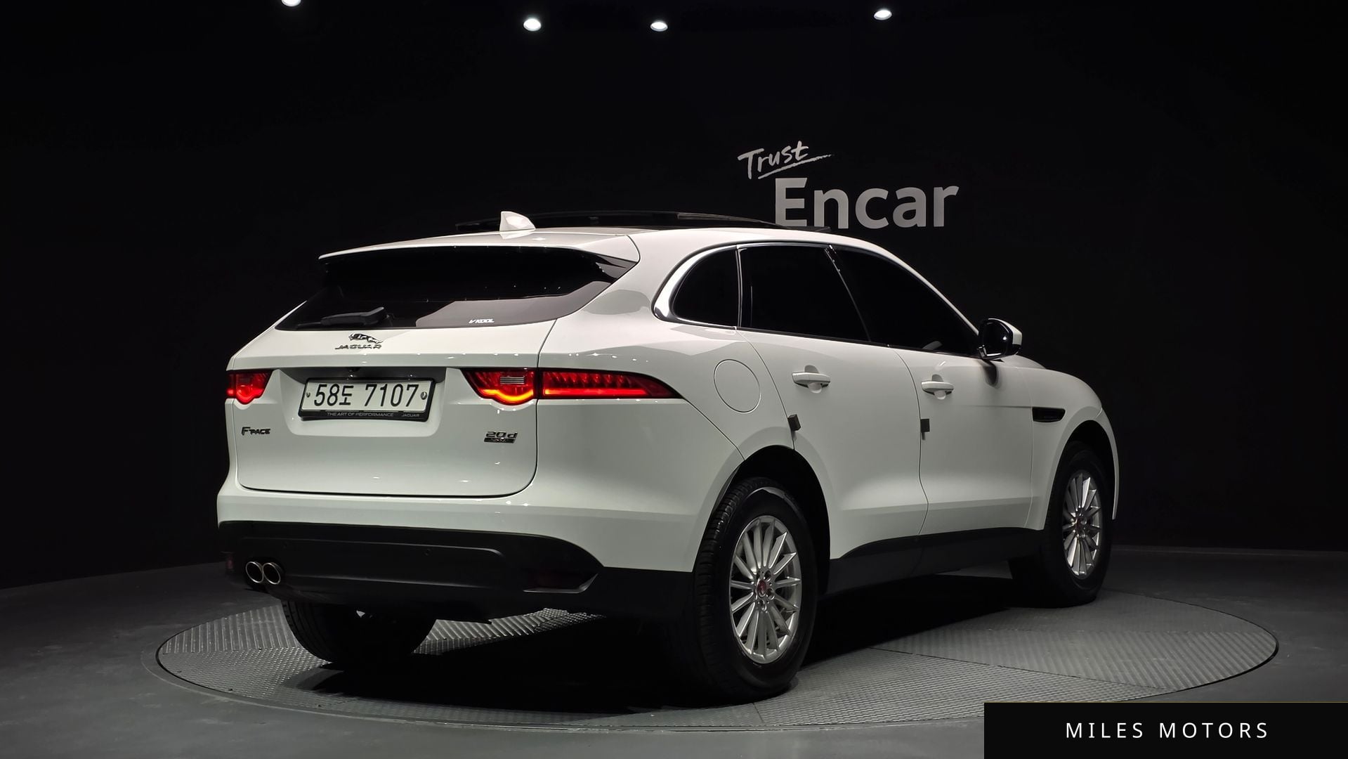 Jaguar F-PACE 2018 — миниатюра 2
