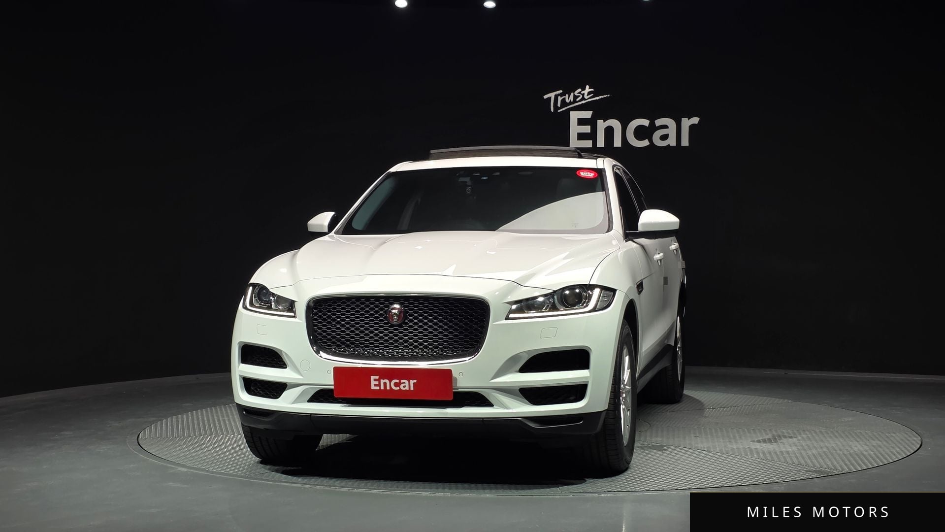 Jaguar F-PACE 2018 — миниатюра 3