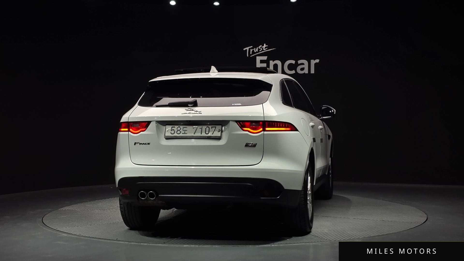 Jaguar F-PACE 2018 — миниатюра 4