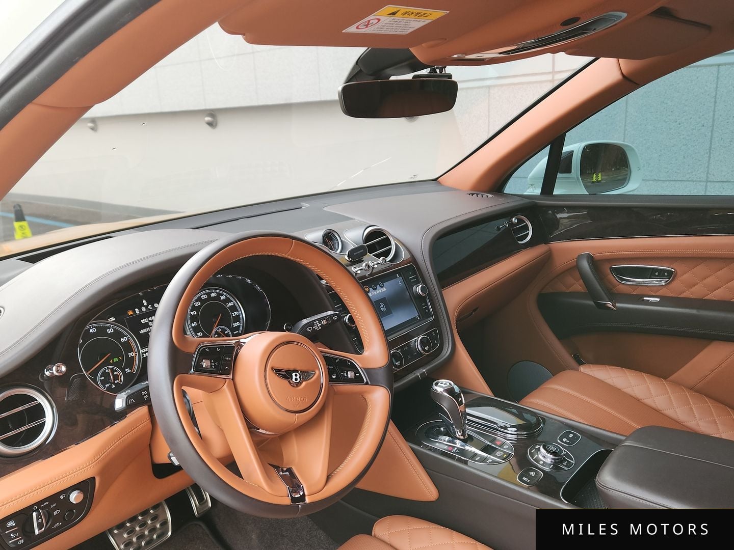 Bentley Bentayga 2017 — миниатюра 12