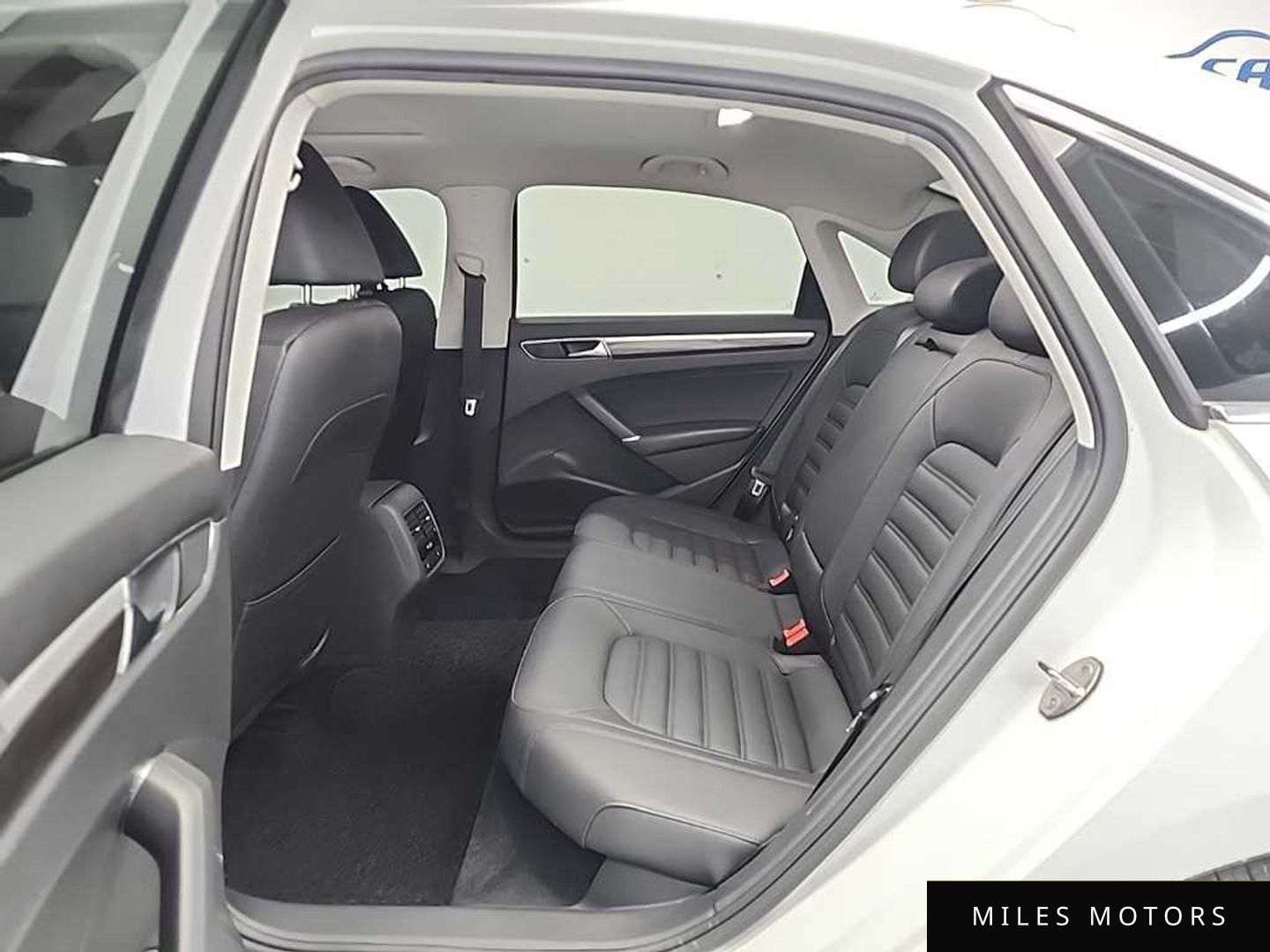 Volkswagen Passat 2018 — миниатюра 12