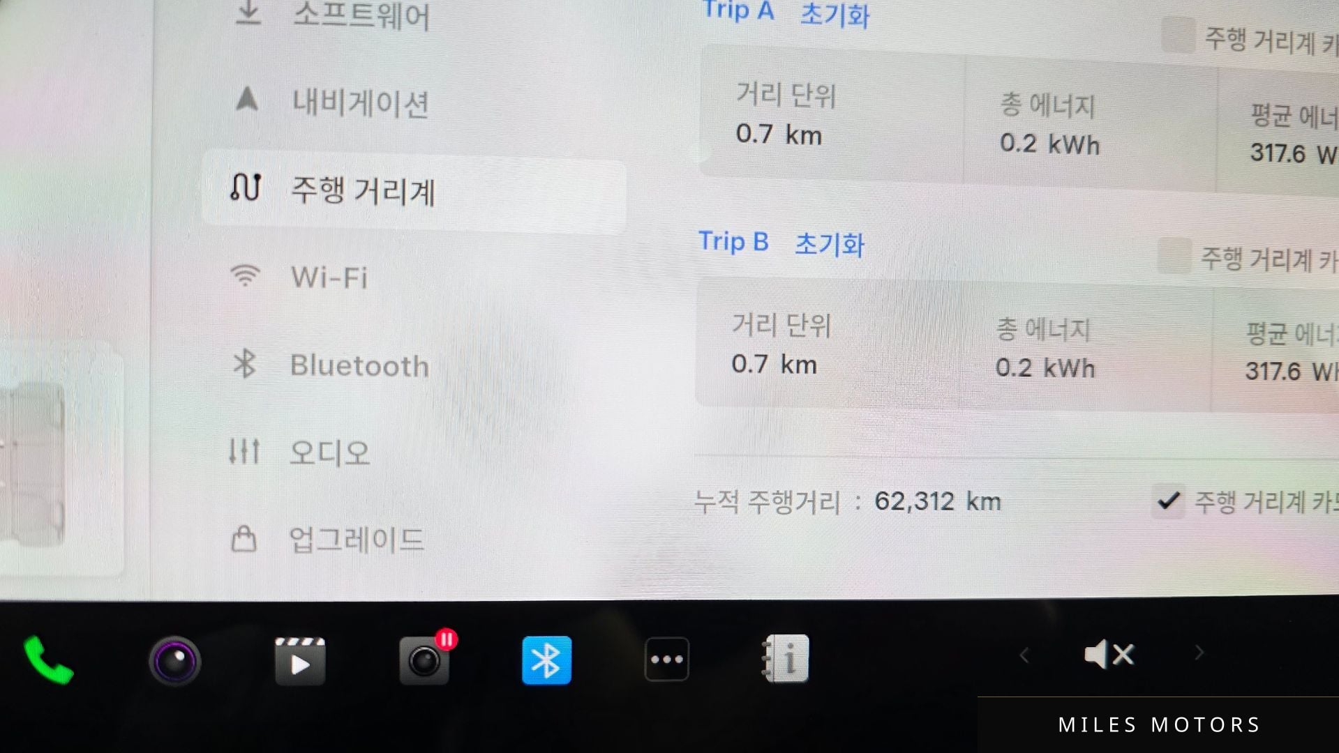 Tesla Model Y 2021 — миниатюра 10