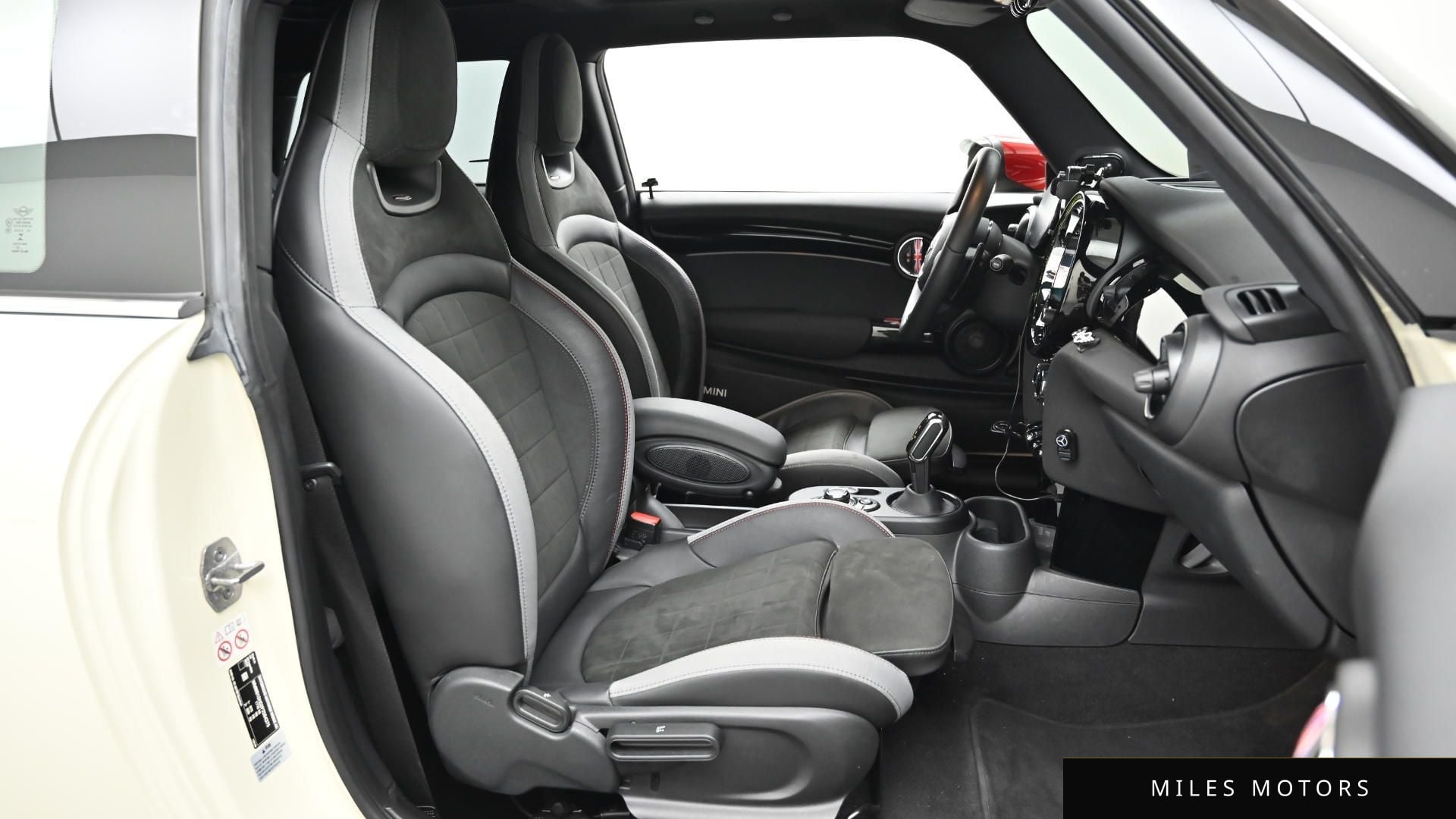 MINI Cooper S 2023 — миниатюра 10