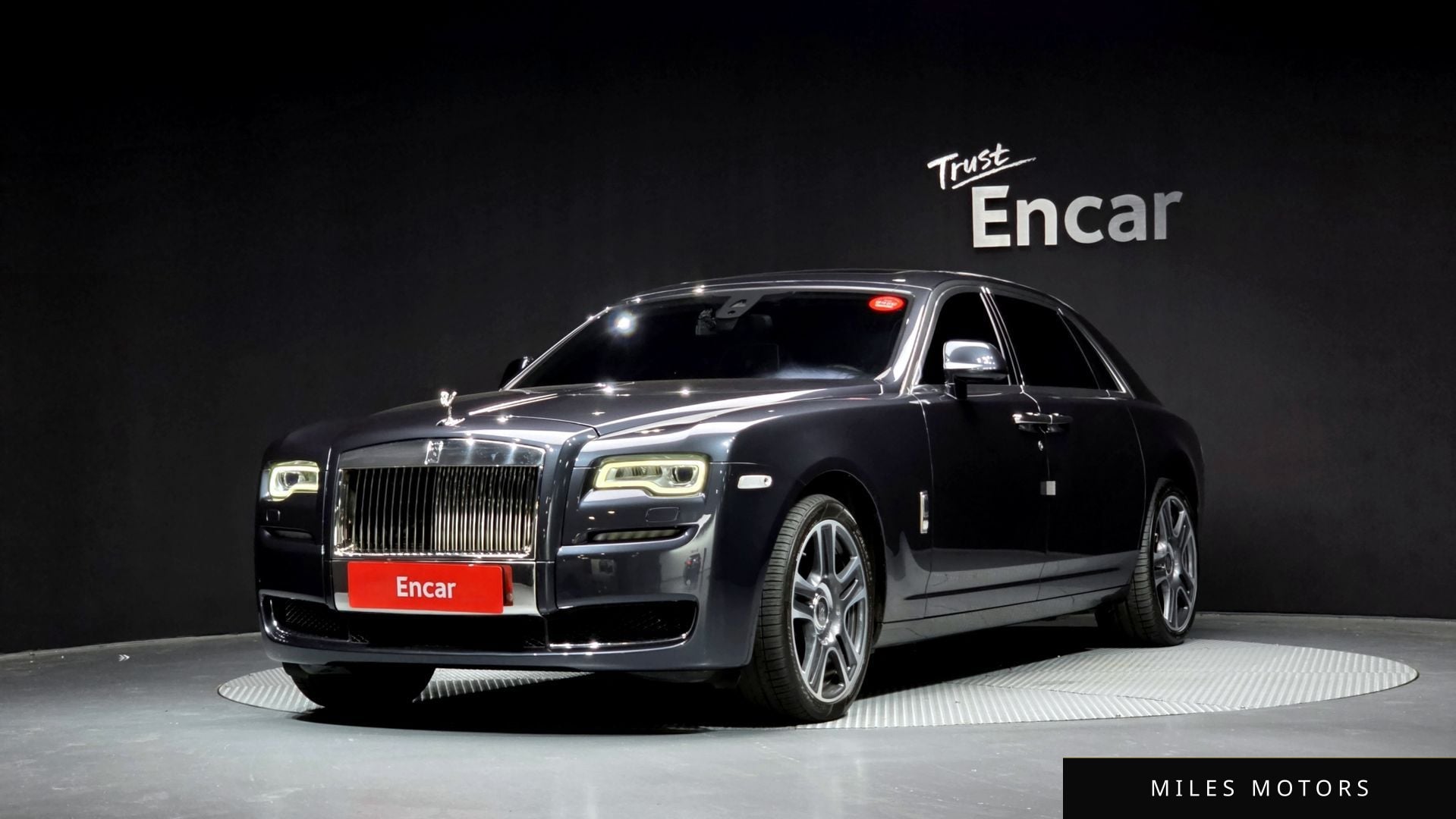 Rolls-Royce Ghost 2016 — фото 1 из 12