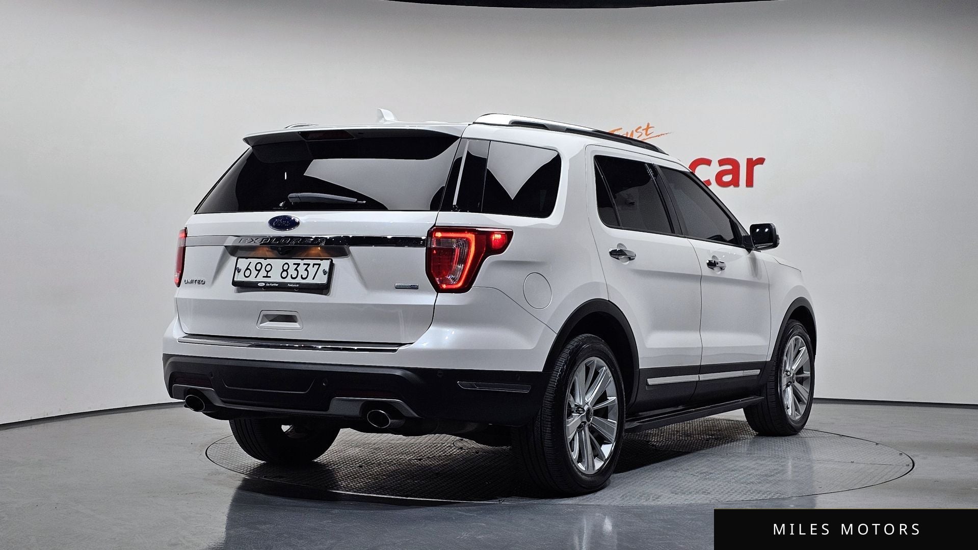 Ford Explorer 2019 — фото 1 из 12