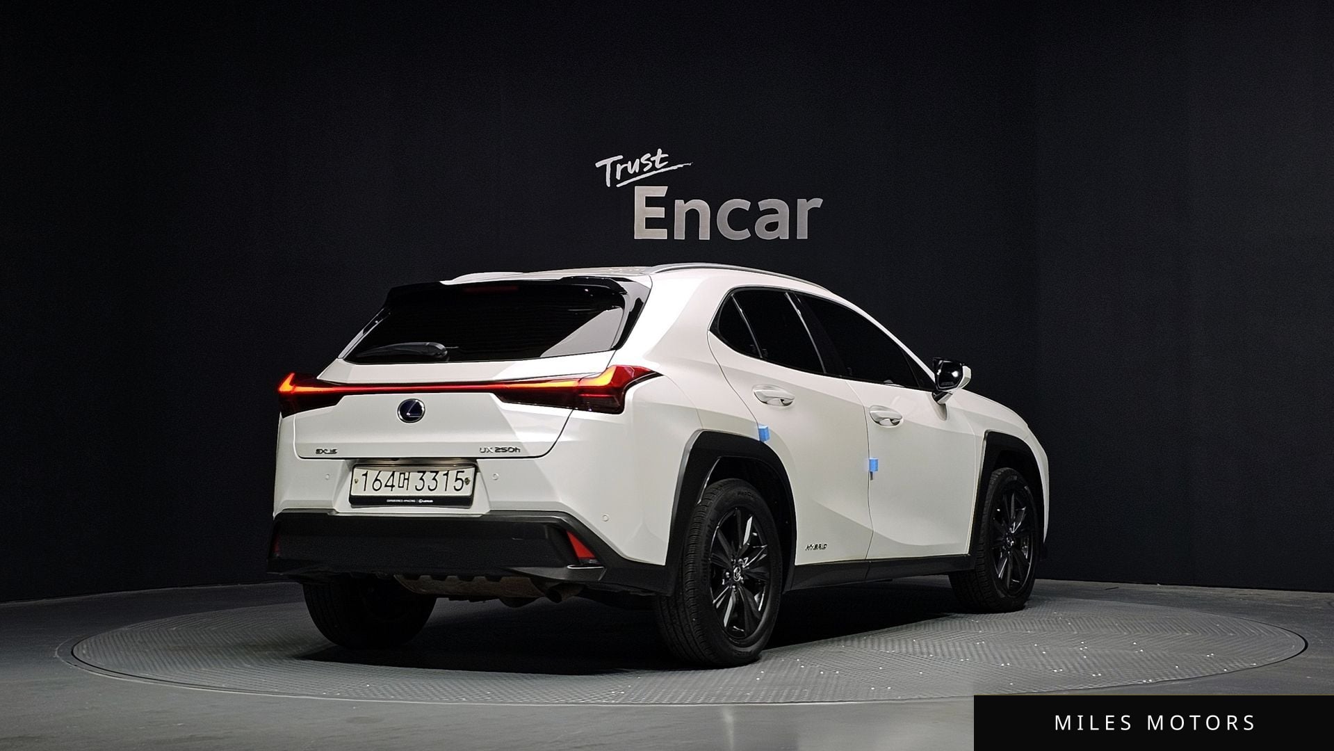 Лексус UX250h 2019 — миниатюра 2