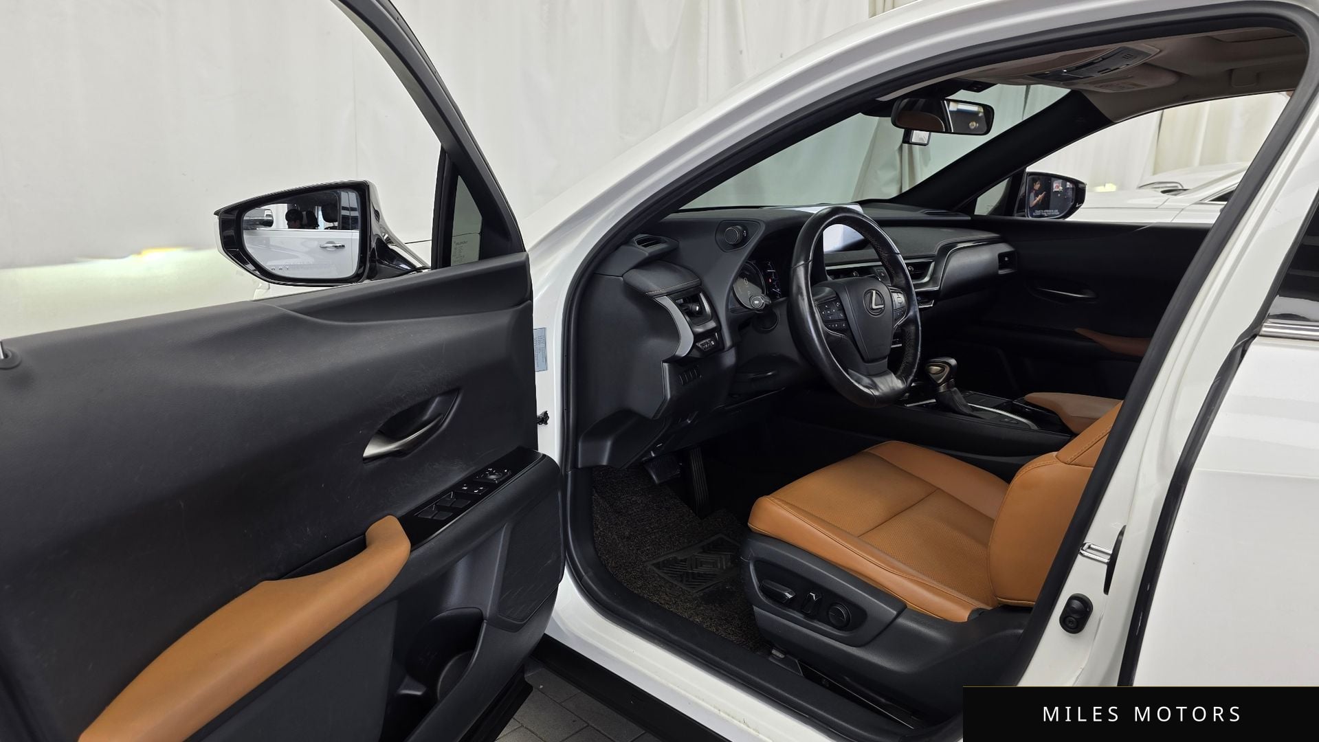 Лексус UX250h 2019 — миниатюра 10