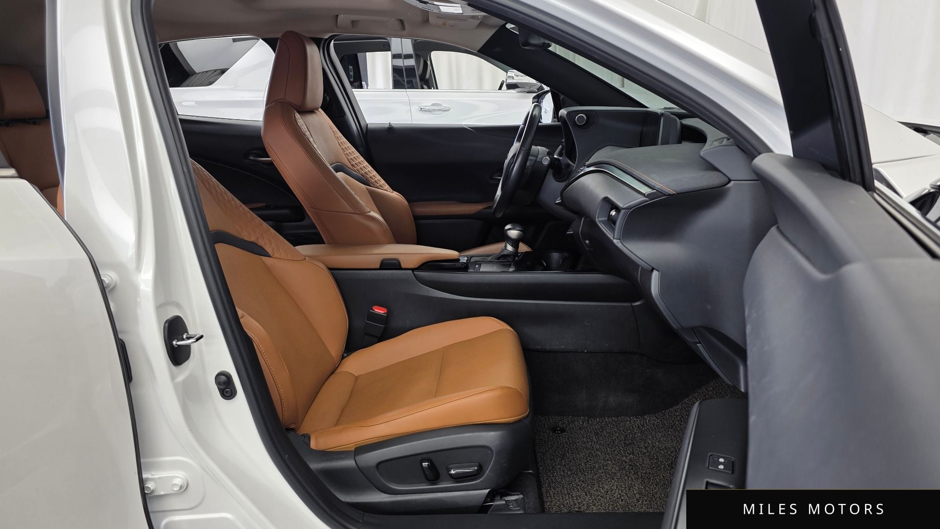 Лексус UX250h 2019 — миниатюра 11