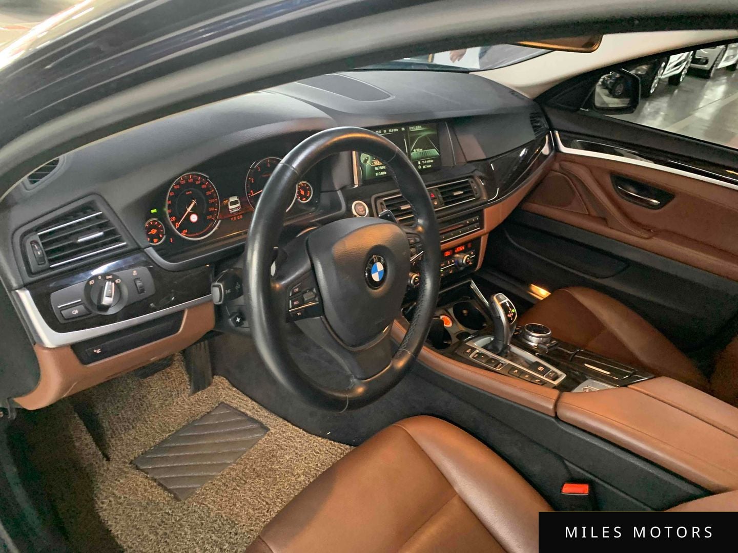 BMW 5 Series (F10) 2014 — миниатюра 5