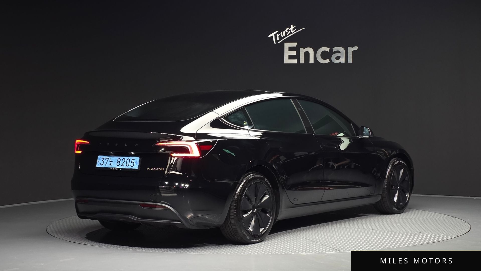 Tesla Model 3 2024 — миниатюра 2