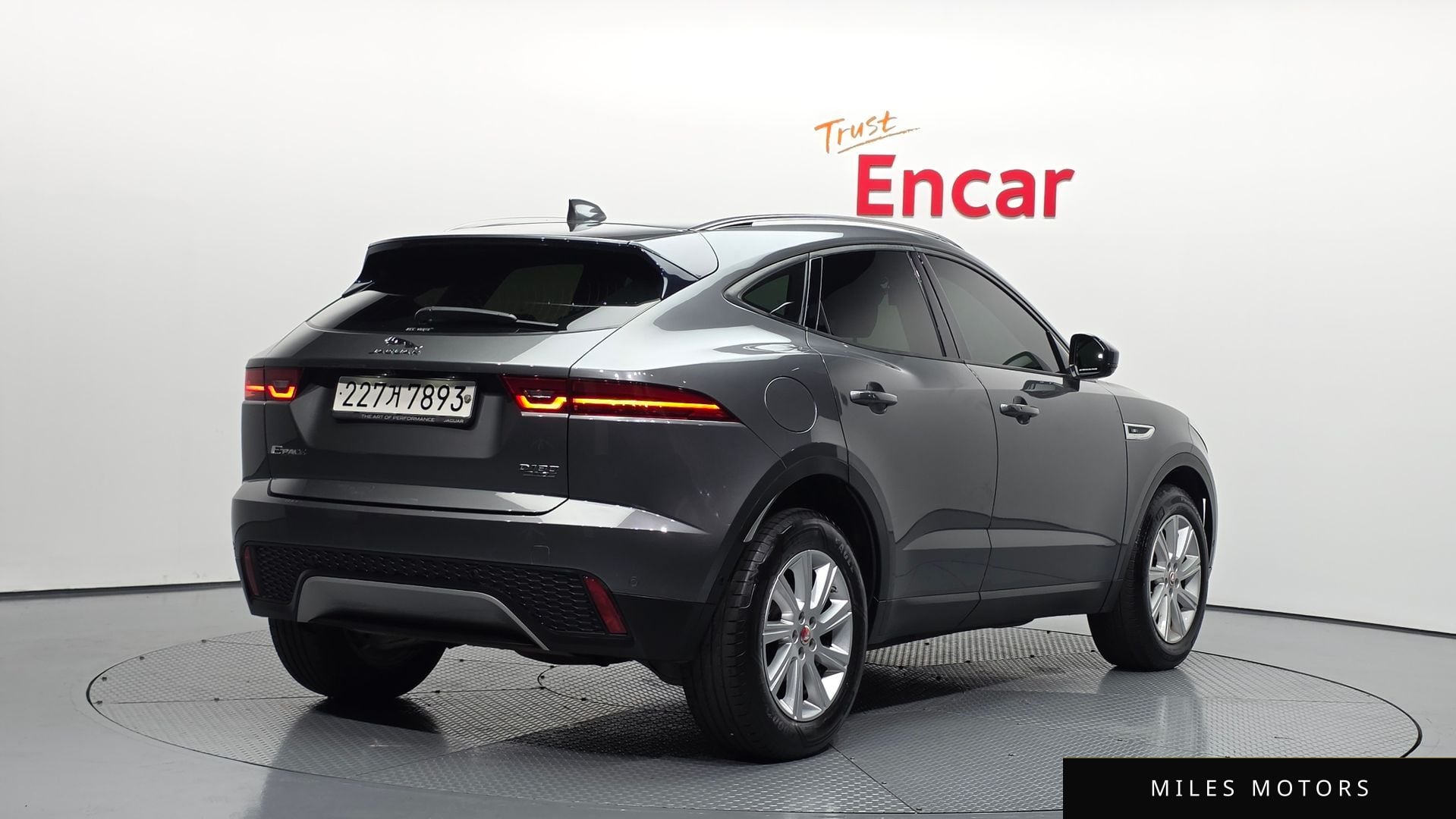 Jaguar E-PACE 2019 — миниатюра 2