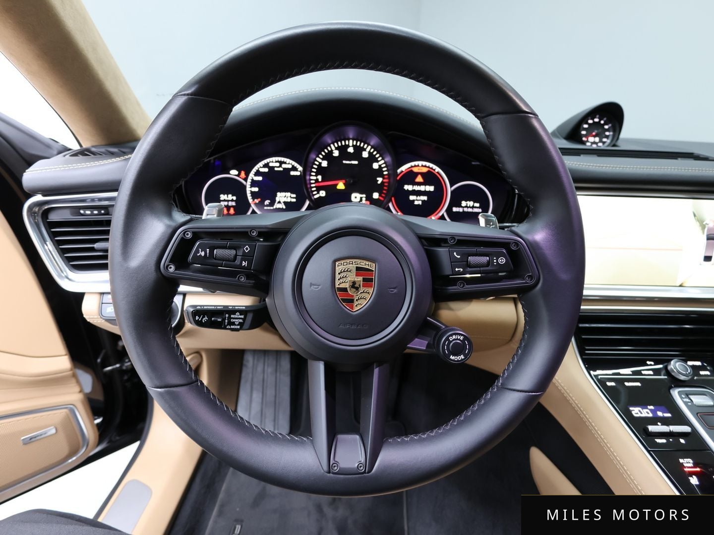 Porsche Panamera 2022 — миниатюра 11