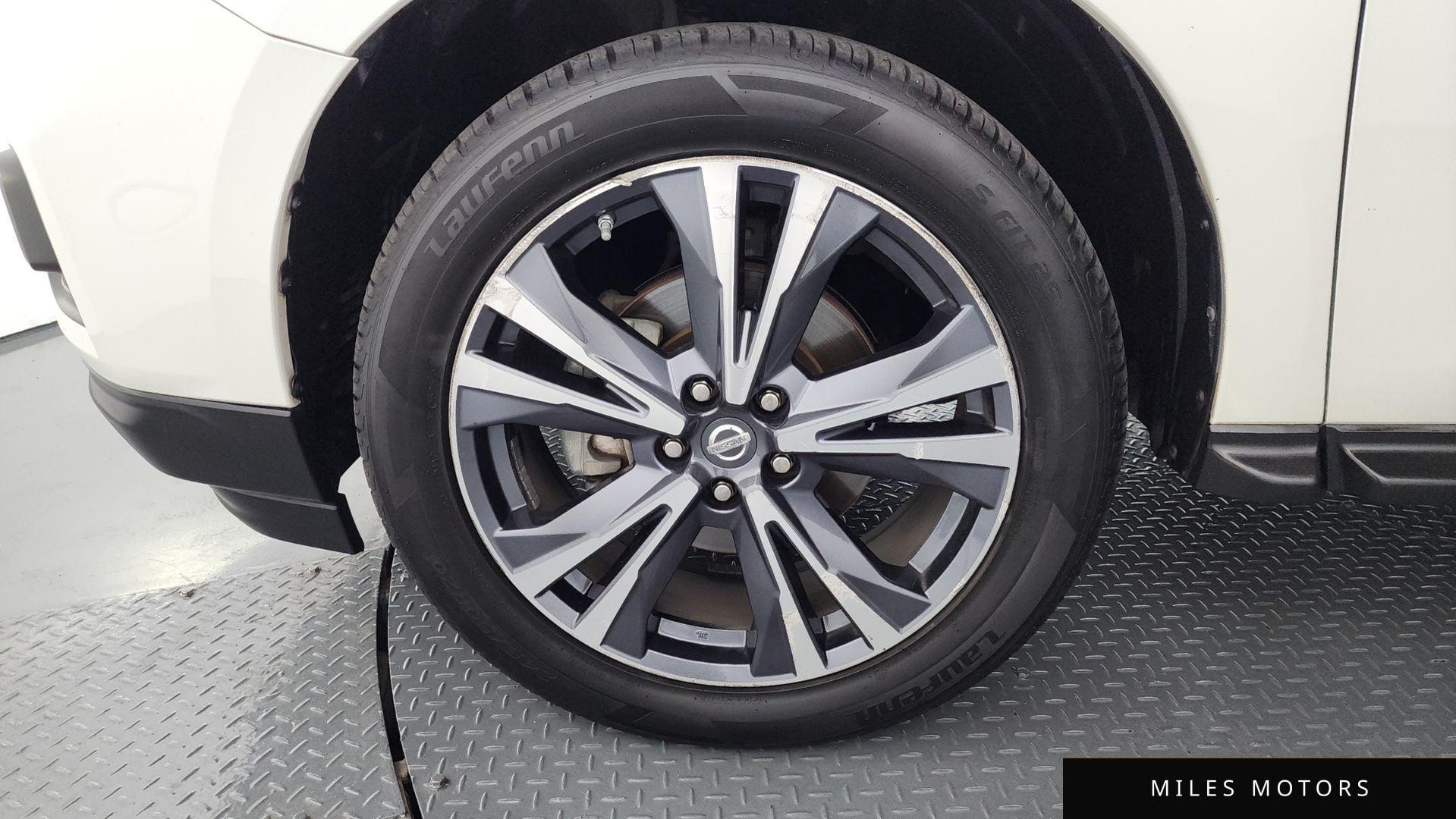 Nissan Pathfinder 2017 — миниатюра 5