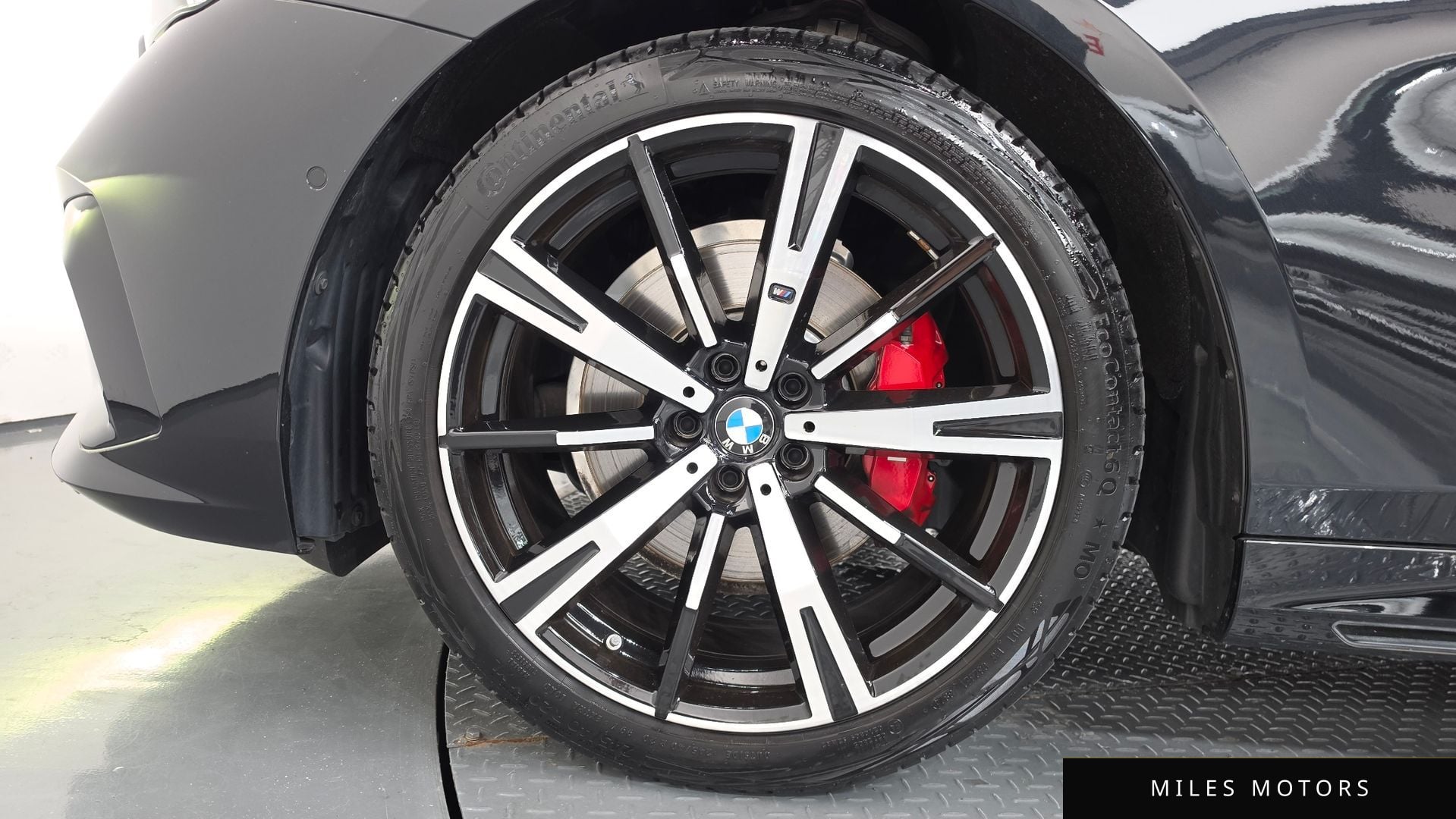 BMW 5 Series (G60) 2025 — миниатюра 5
